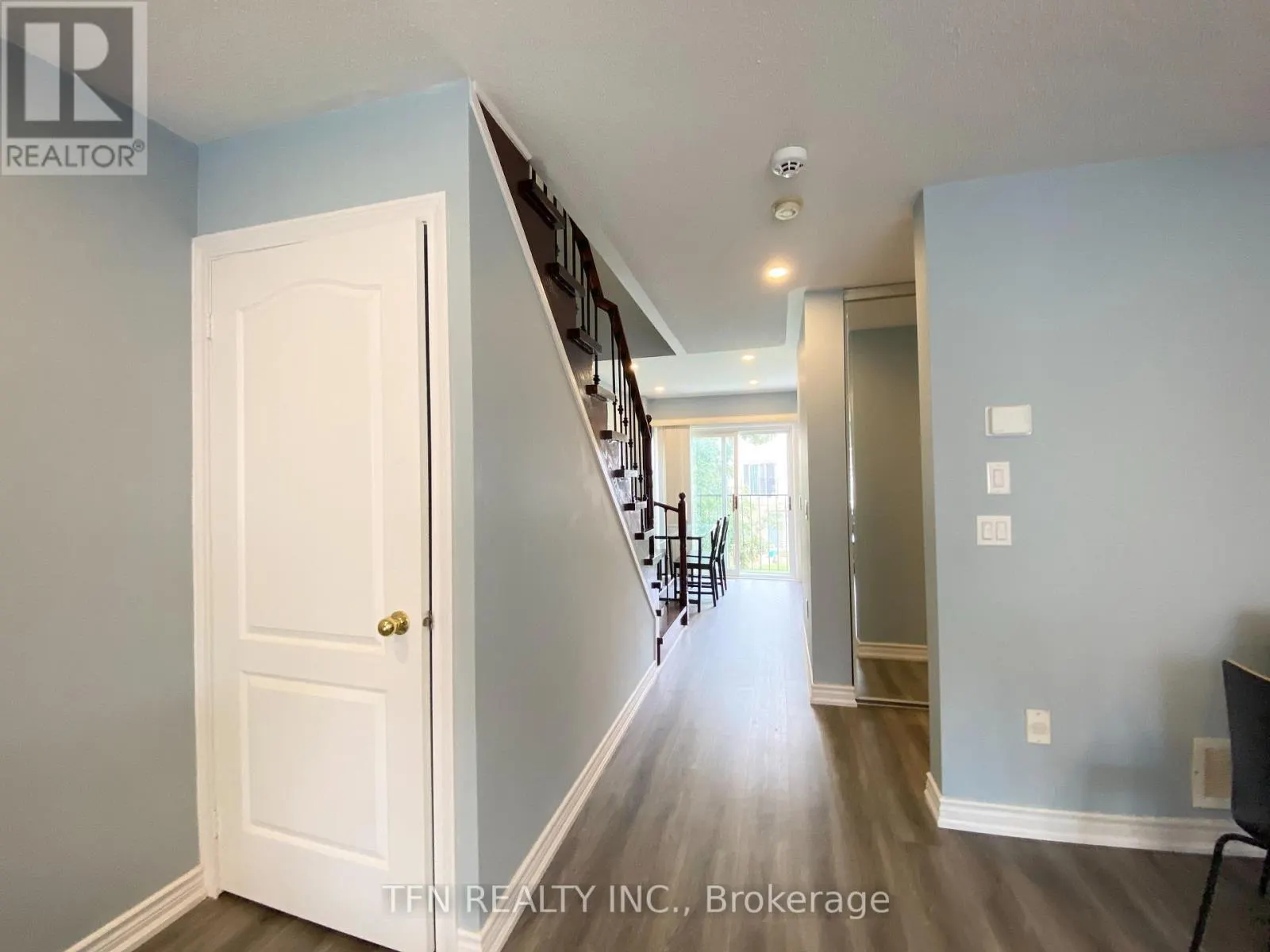 42 - 3020 CEDARGLEN GATE