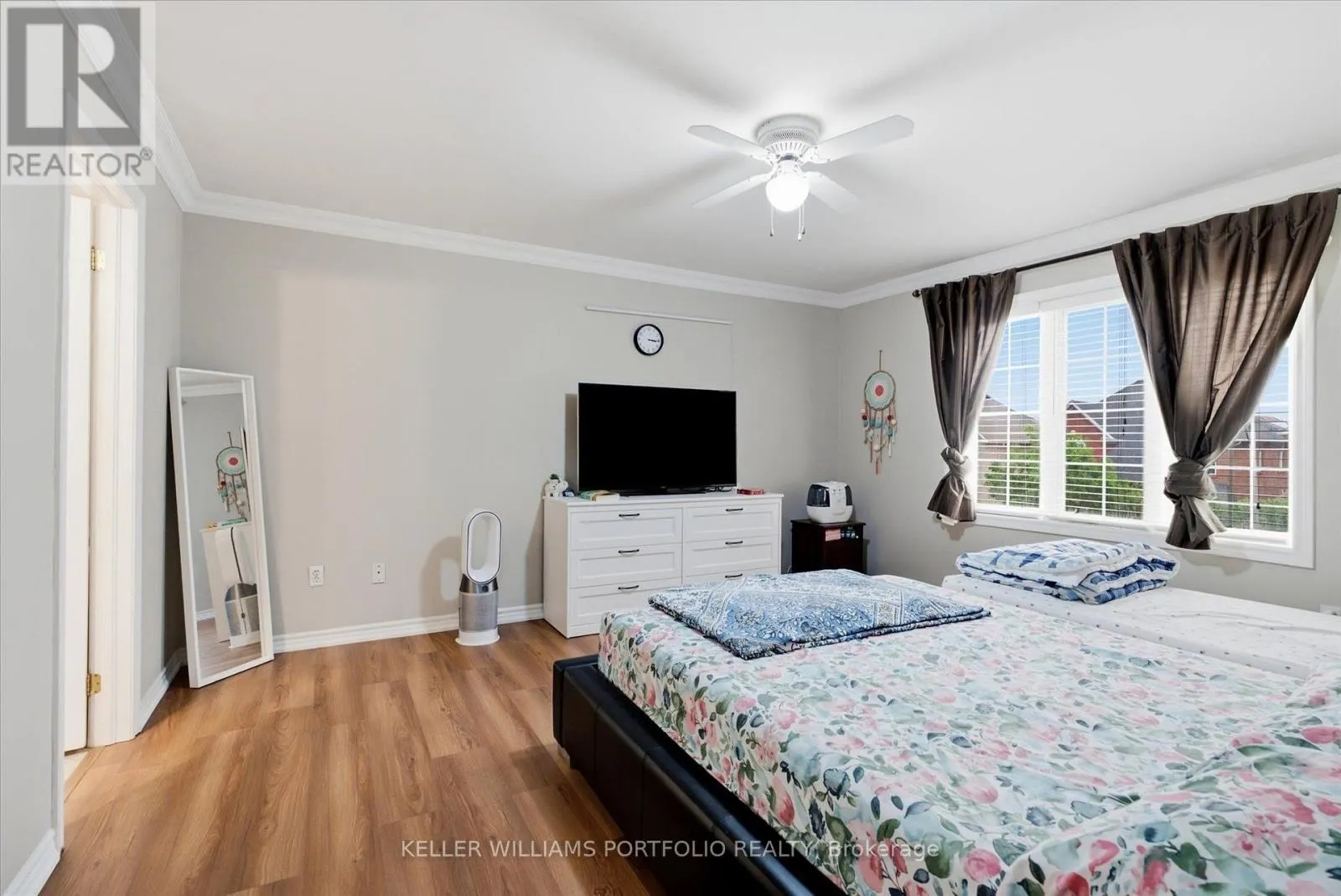 2153 MEADOWGLEN DRIVE