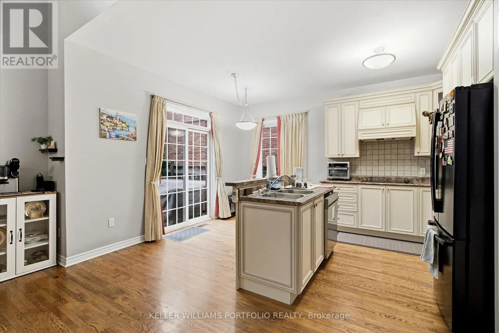 2153 MEADOWGLEN DRIVE