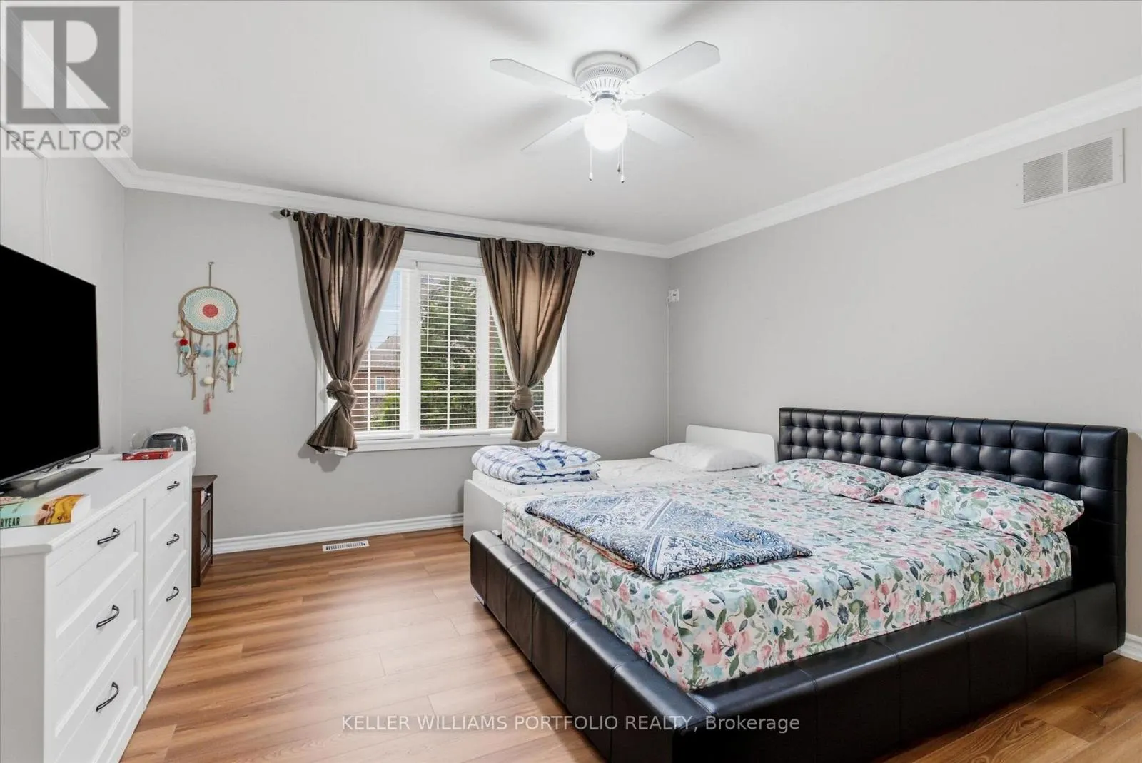 2153 MEADOWGLEN DRIVE
