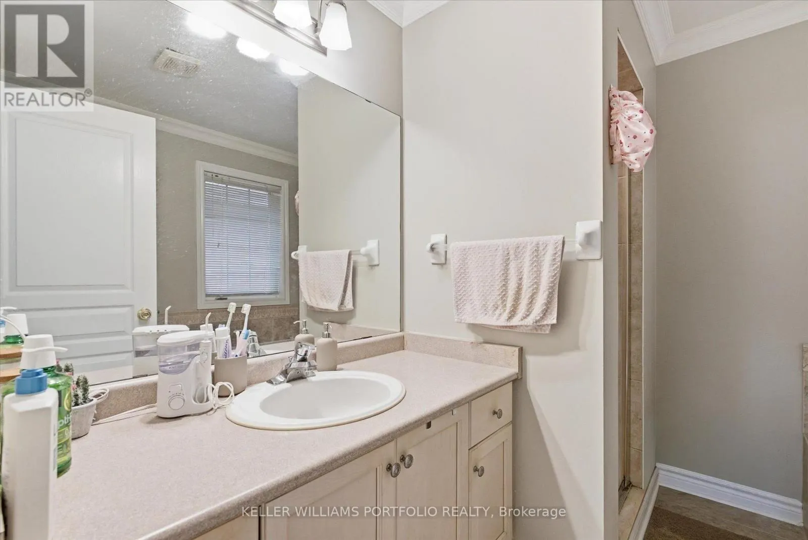 2153 MEADOWGLEN DRIVE