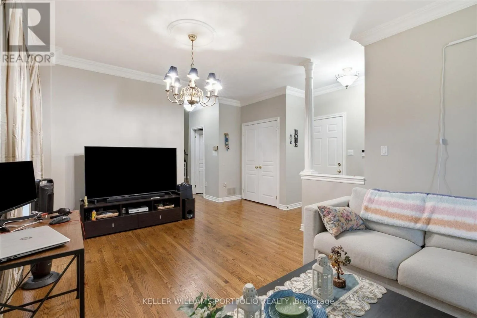 2153 MEADOWGLEN DRIVE