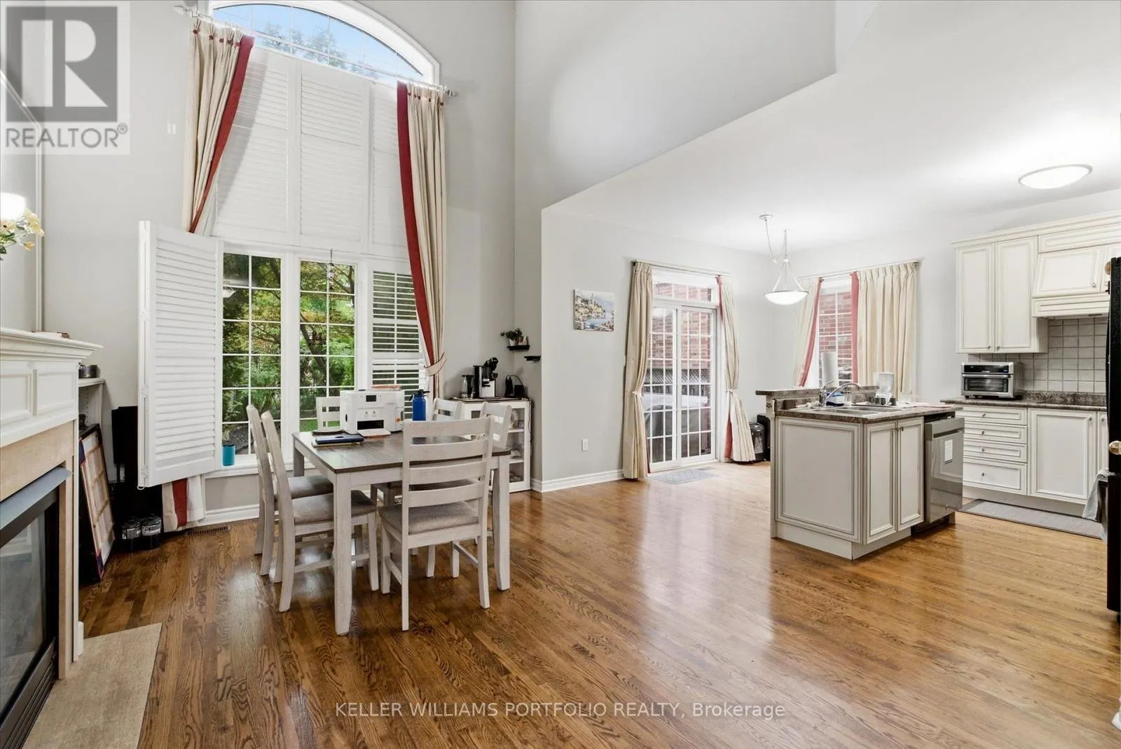 2153 MEADOWGLEN DRIVE
