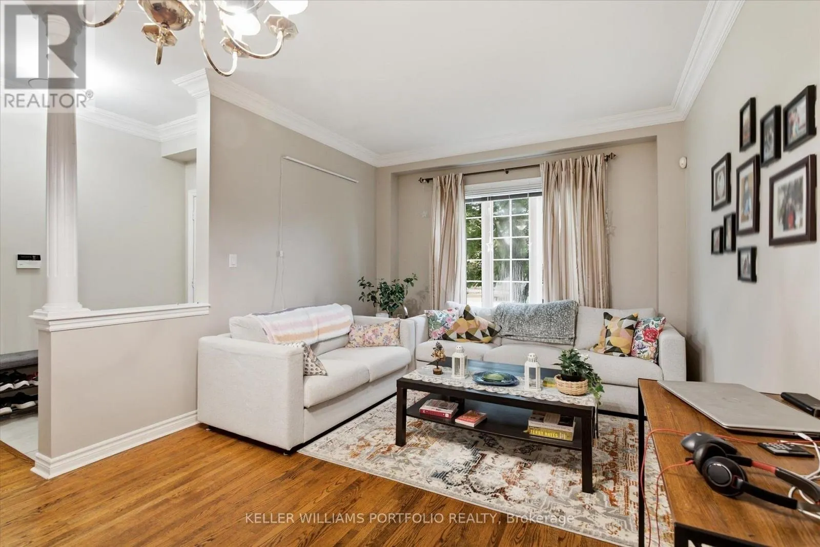 2153 MEADOWGLEN DRIVE