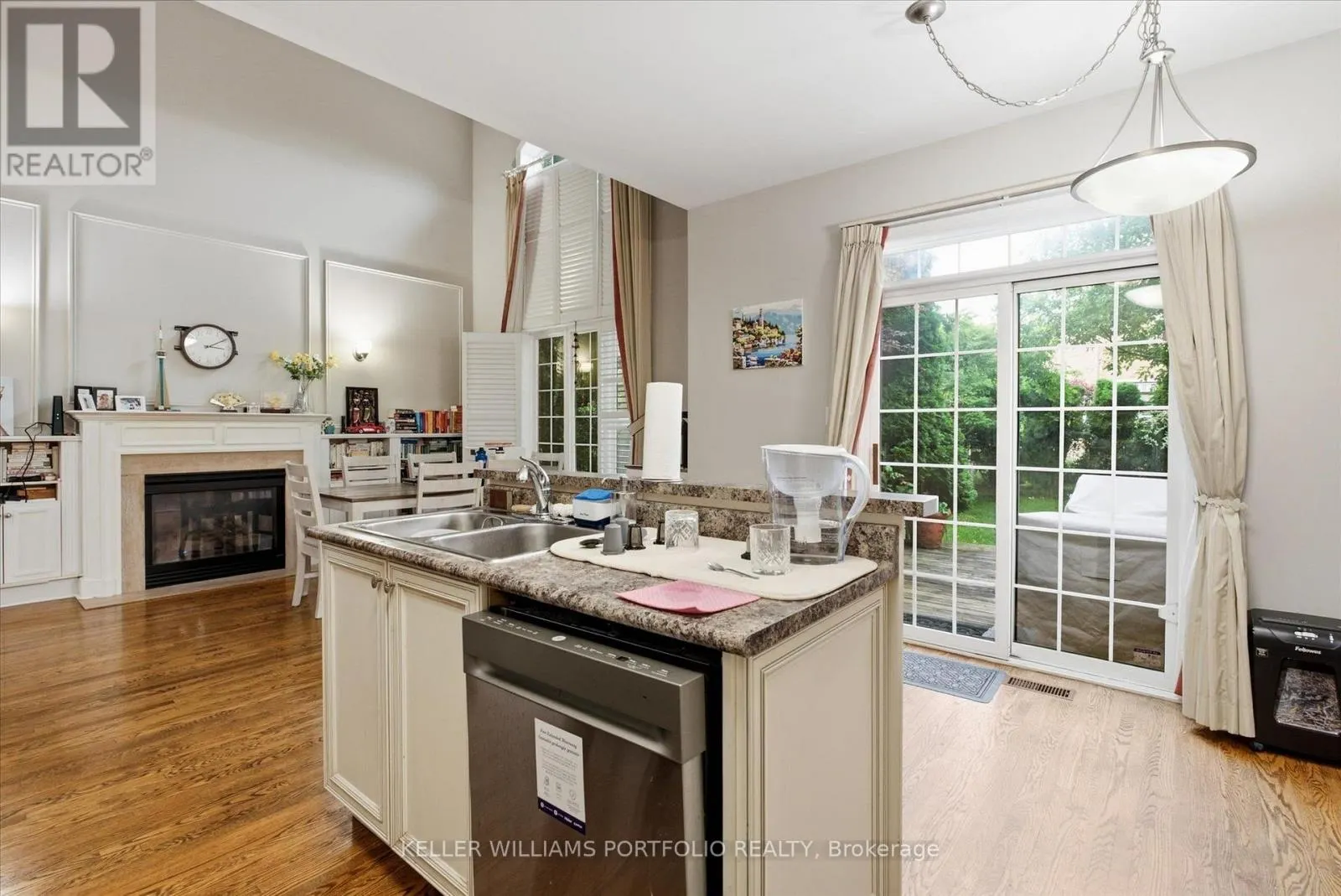 2153 MEADOWGLEN DRIVE