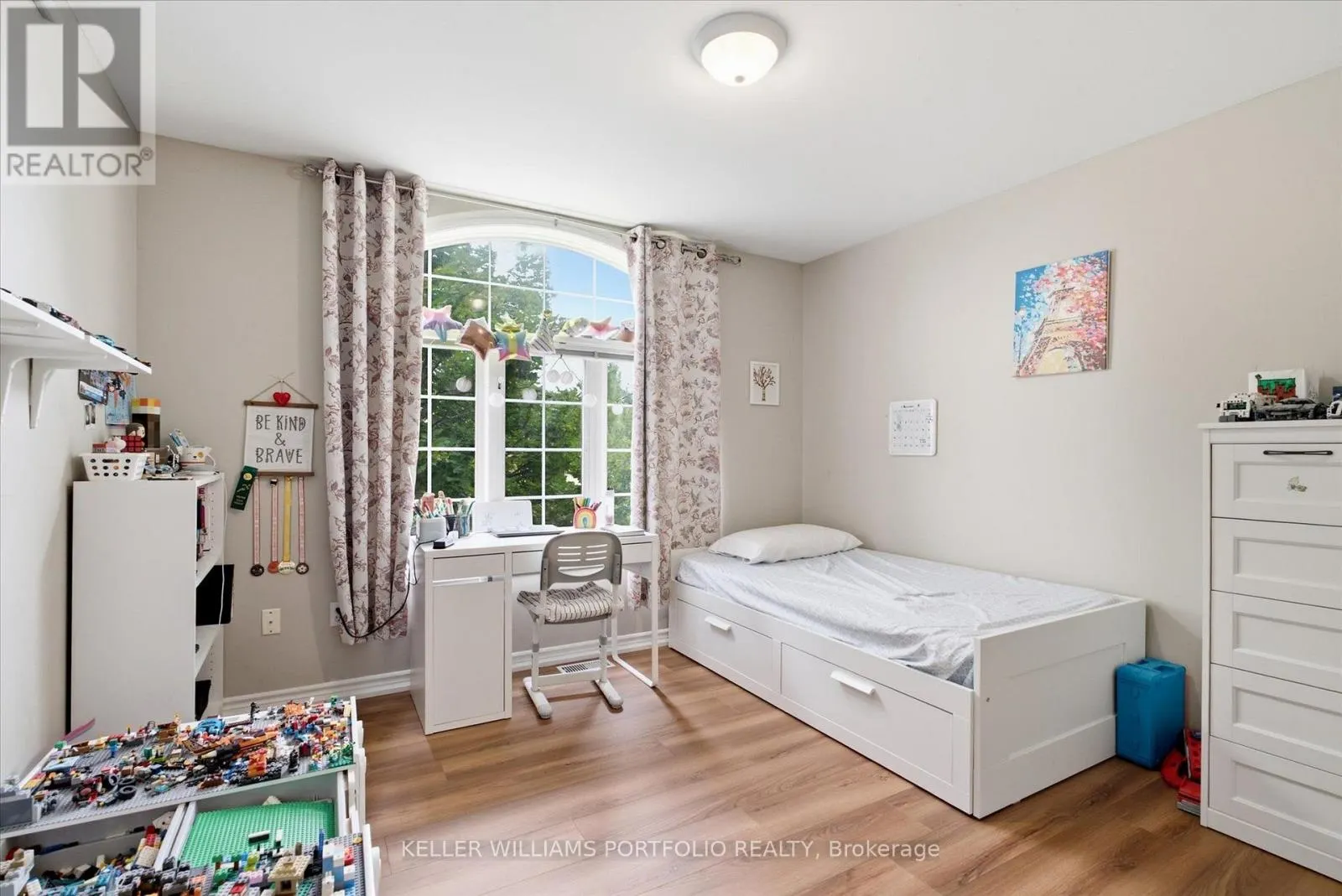 2153 MEADOWGLEN DRIVE