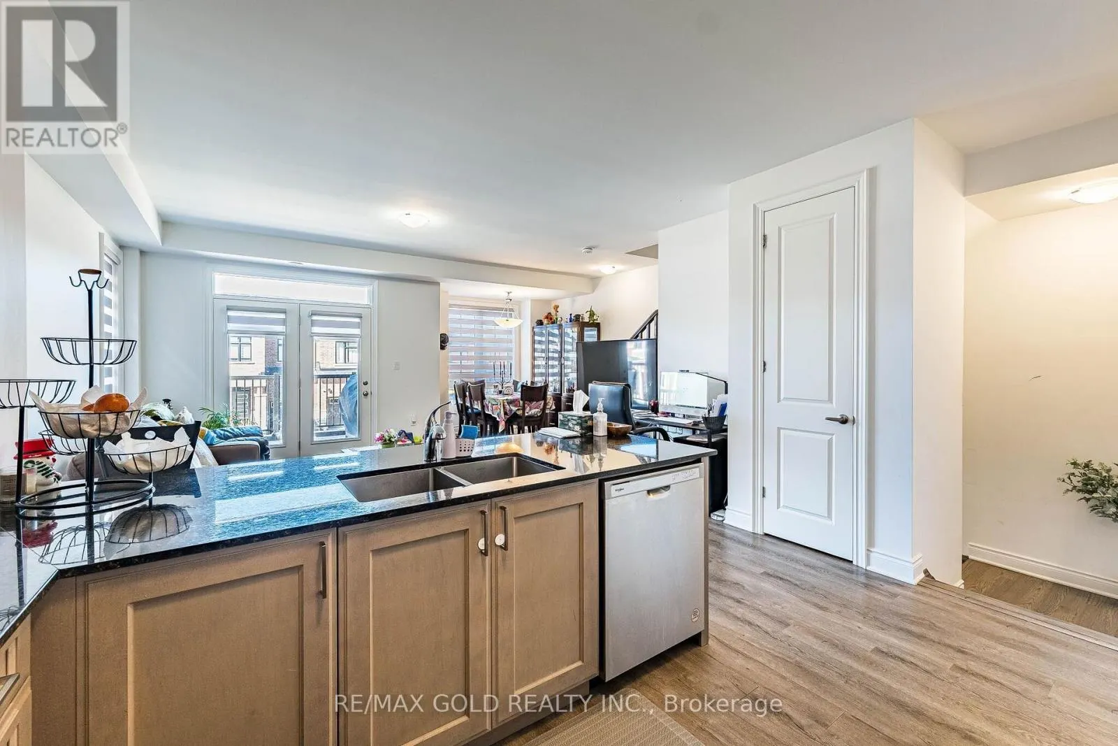 13 KEPPEL CIRCLE