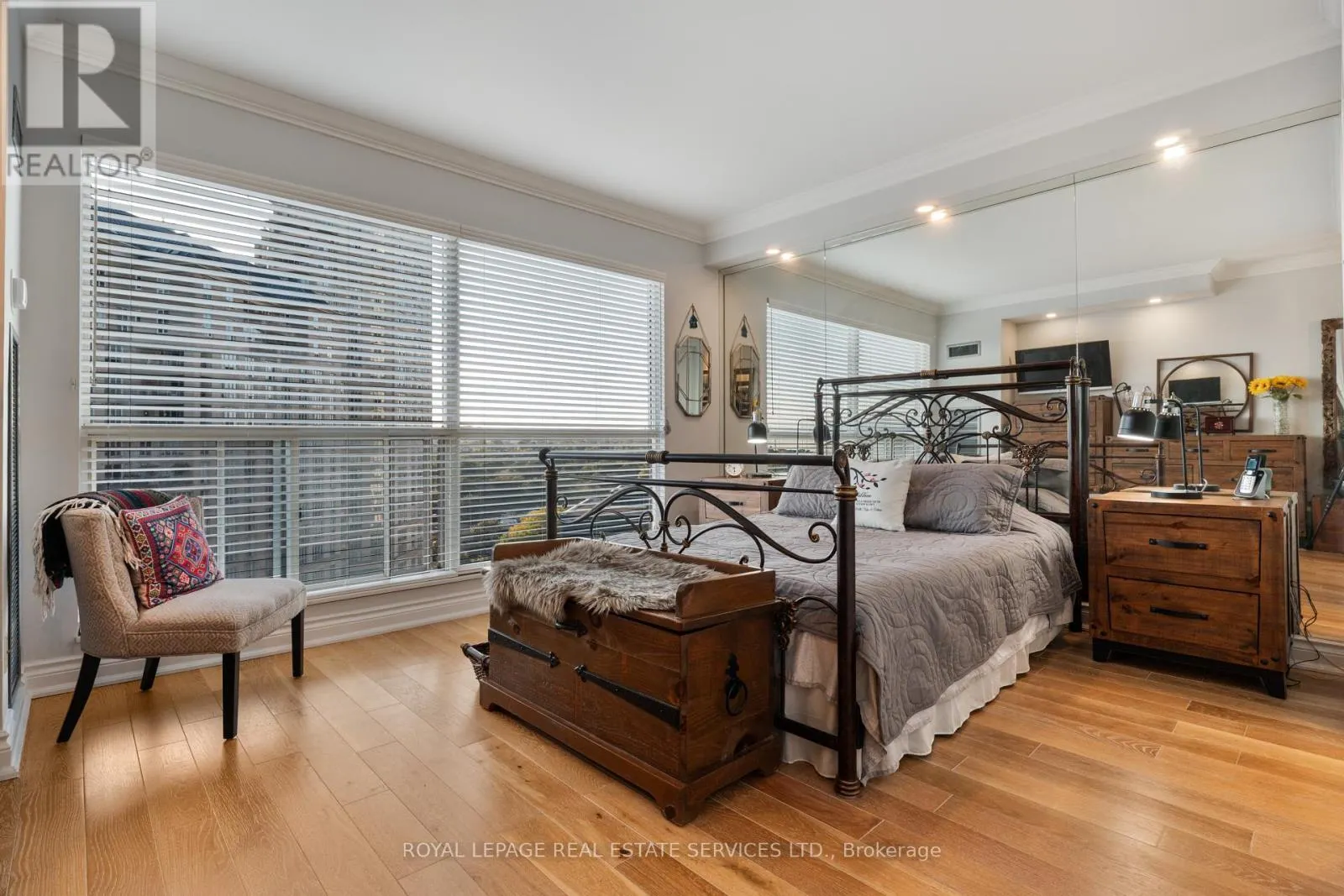 1304 - 2267 LAKE SHORE BOULEVARD W