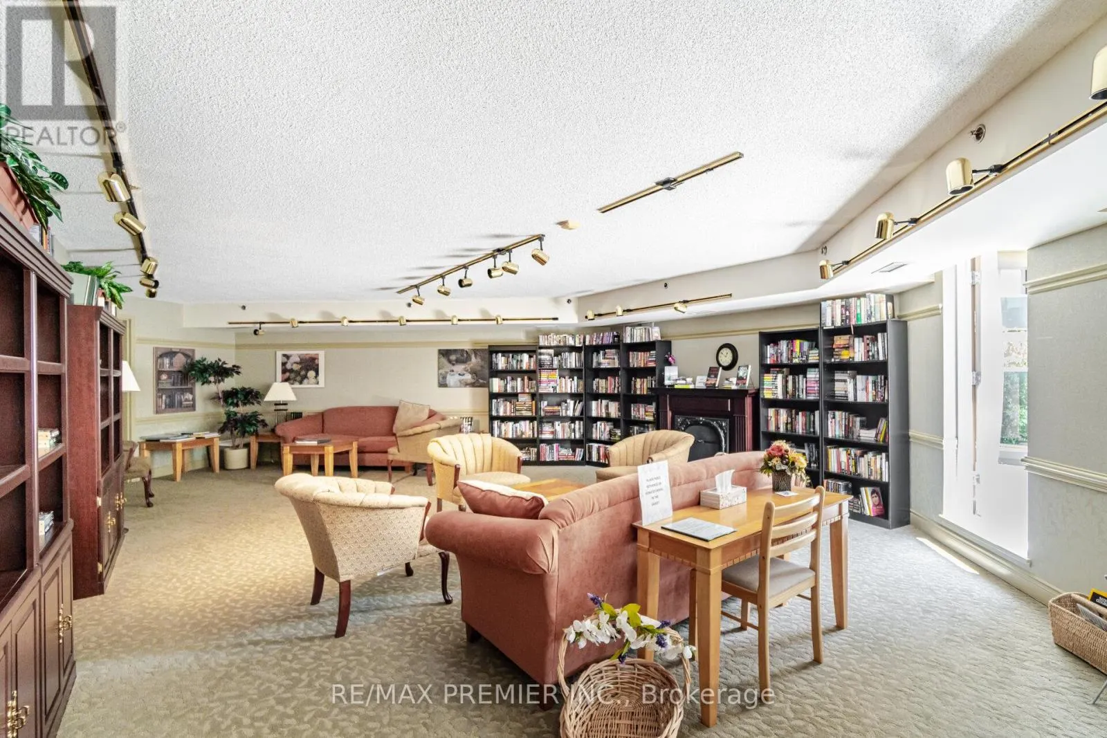 401 - 3 DAYSPRING CIRCLE