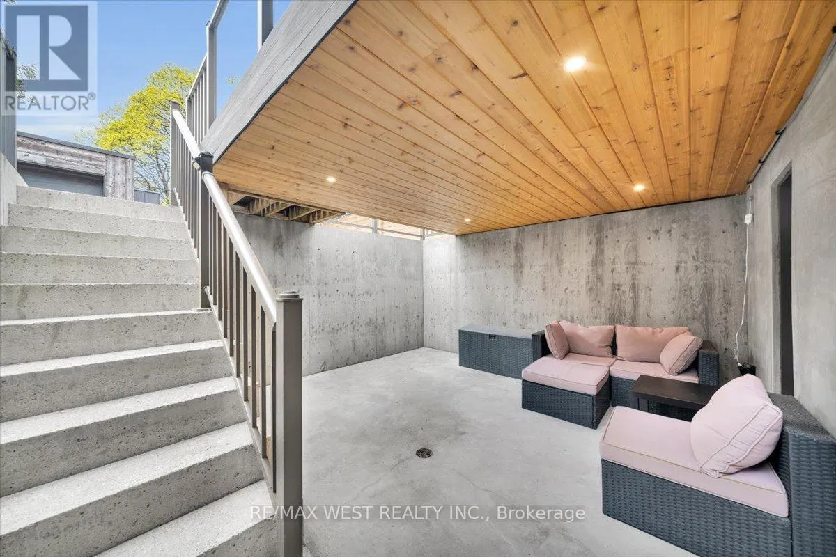 38 SMITHFIELD DRIVE