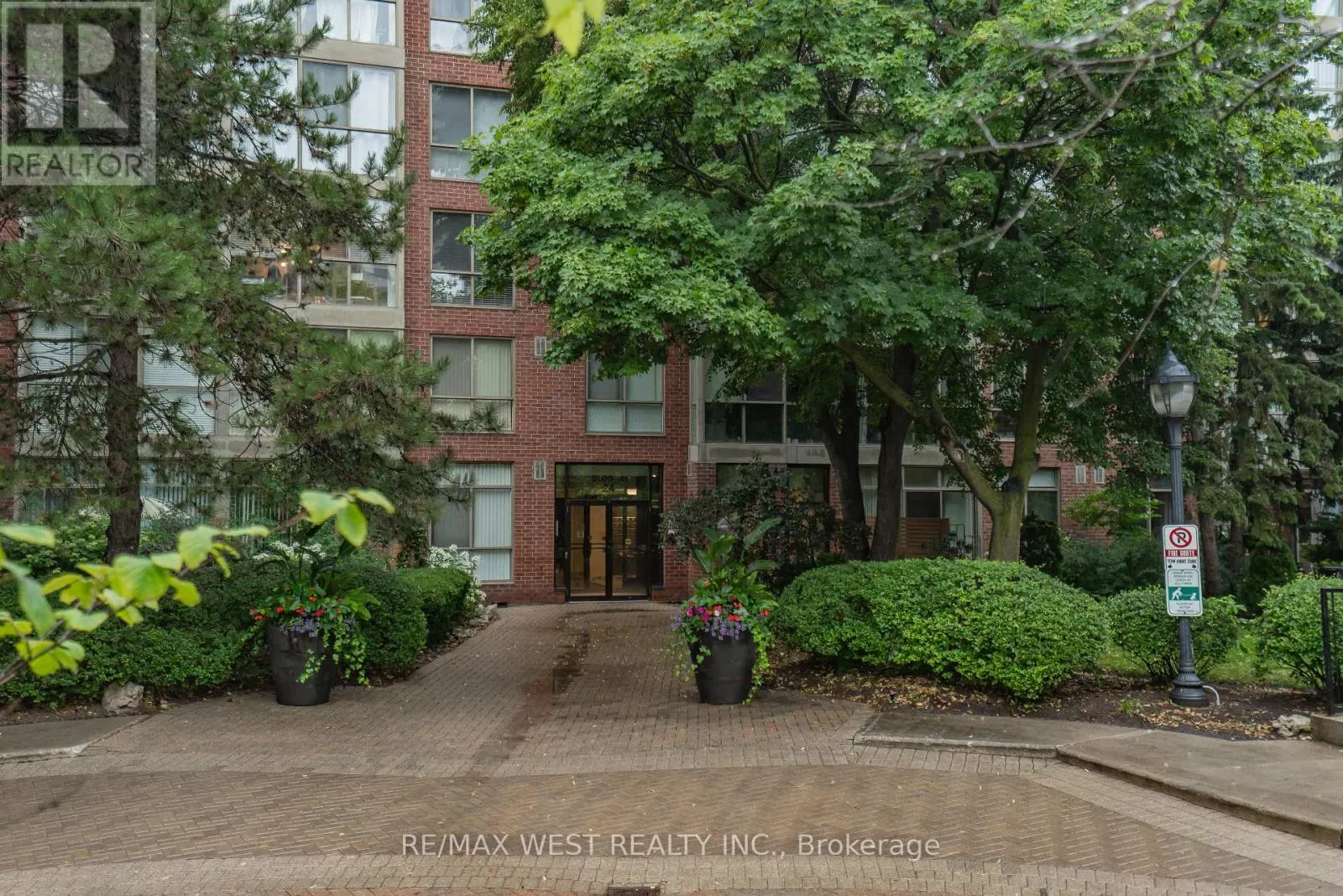 749 - 24 SOUTHPORT STREET