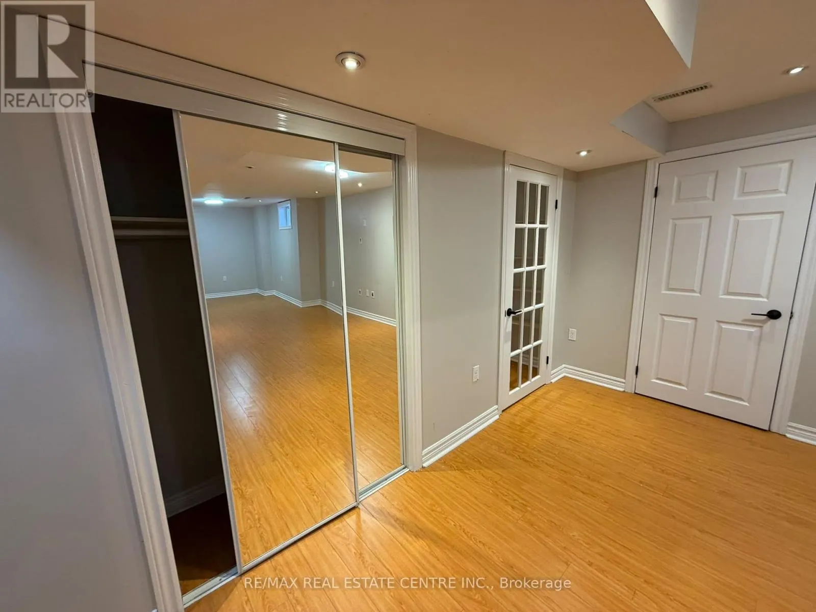 BASEMENT - 7448 VILLAGE WALK