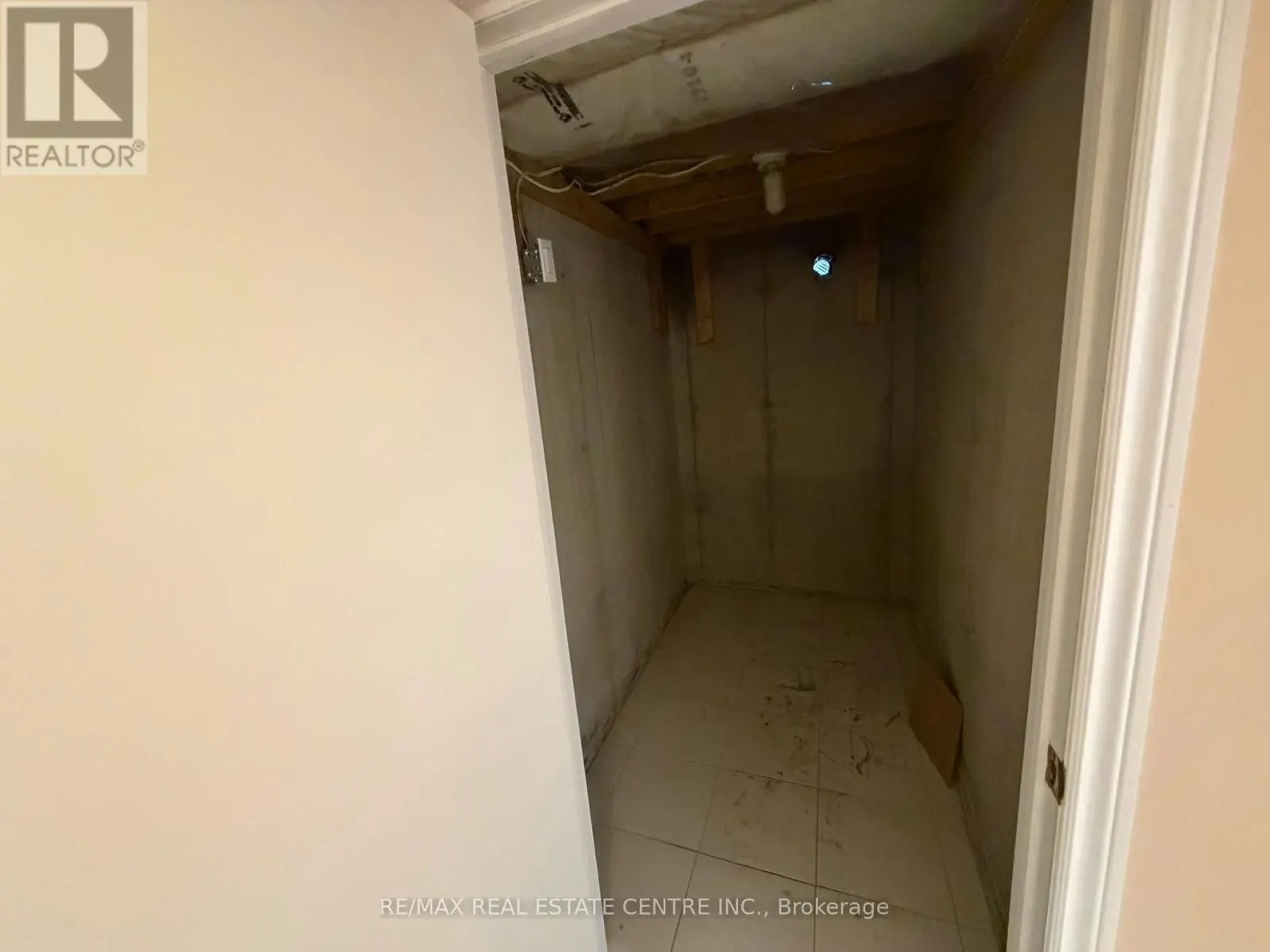 BASEMENT - 7448 VILLAGE WALK