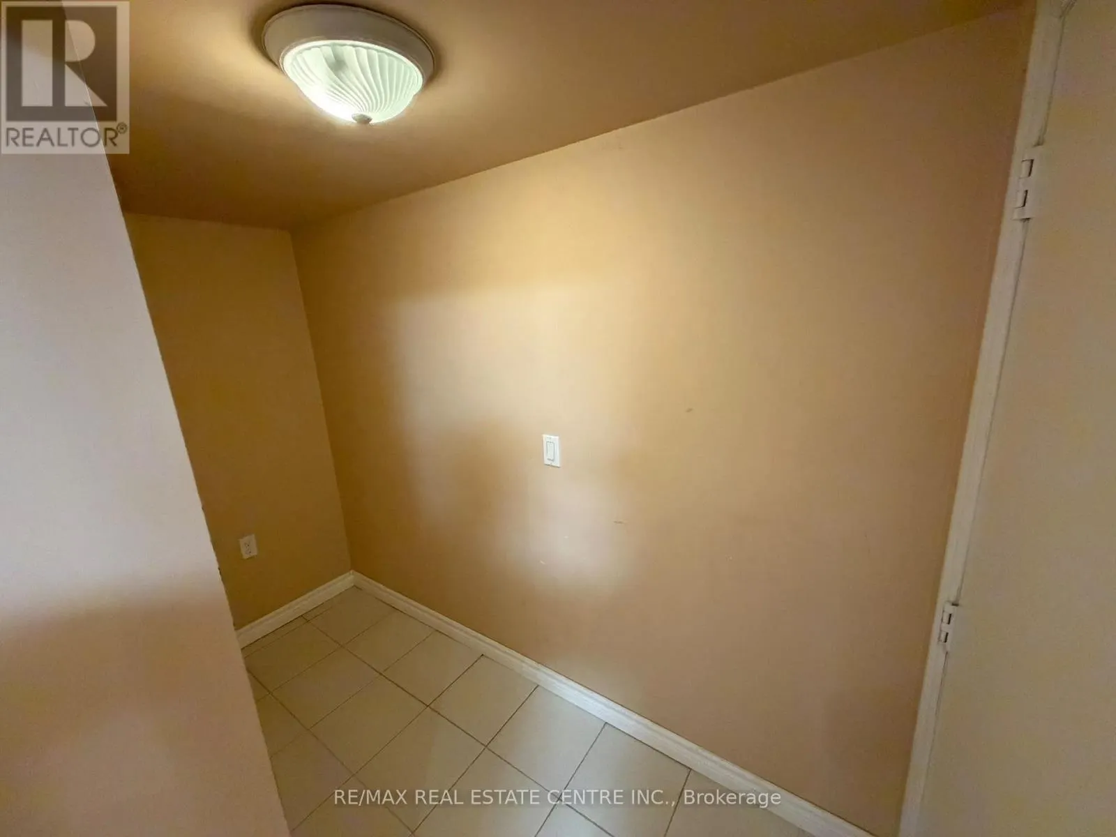 BASEMENT - 7448 VILLAGE WALK