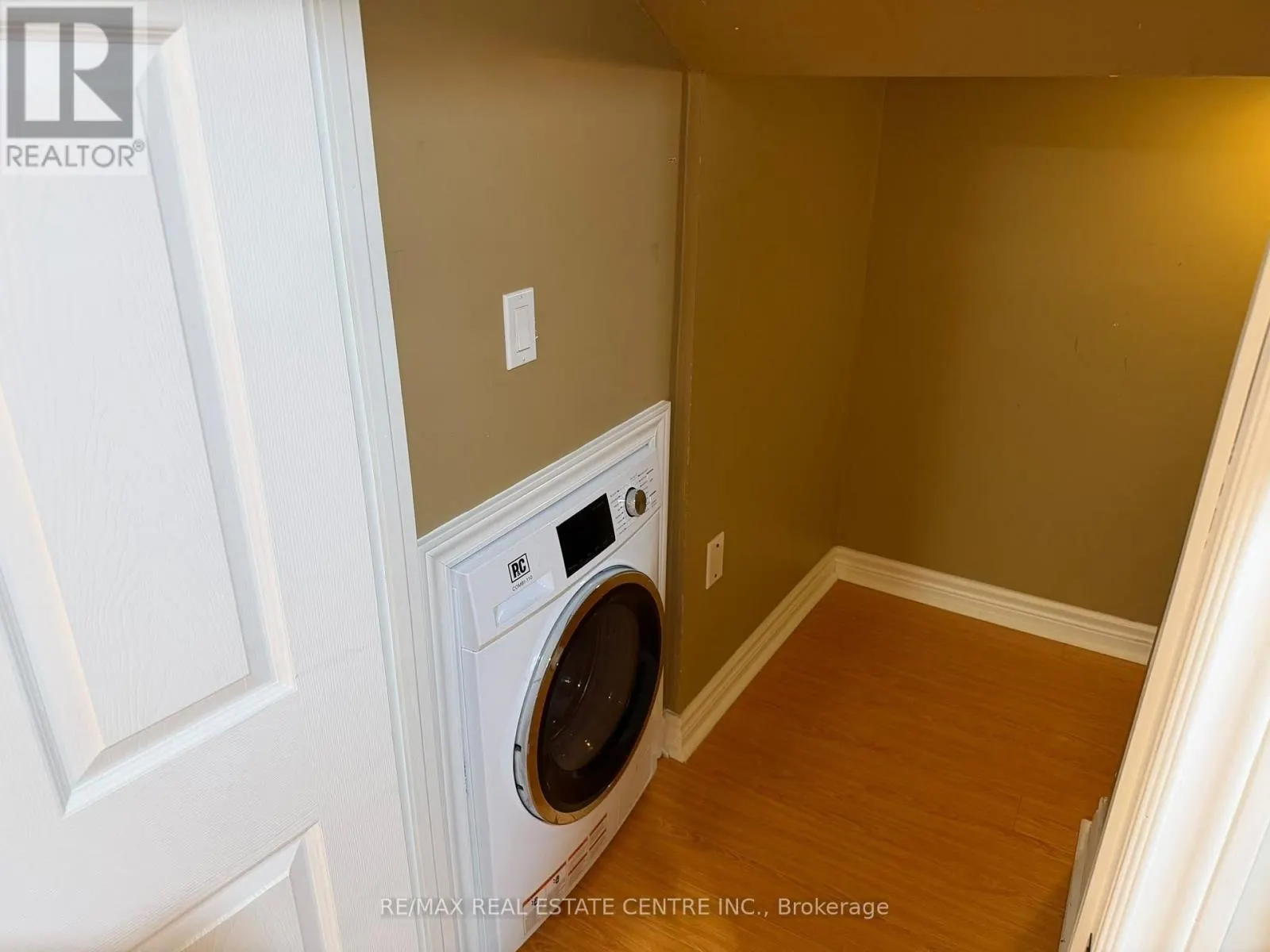 BASEMENT - 7448 VILLAGE WALK
