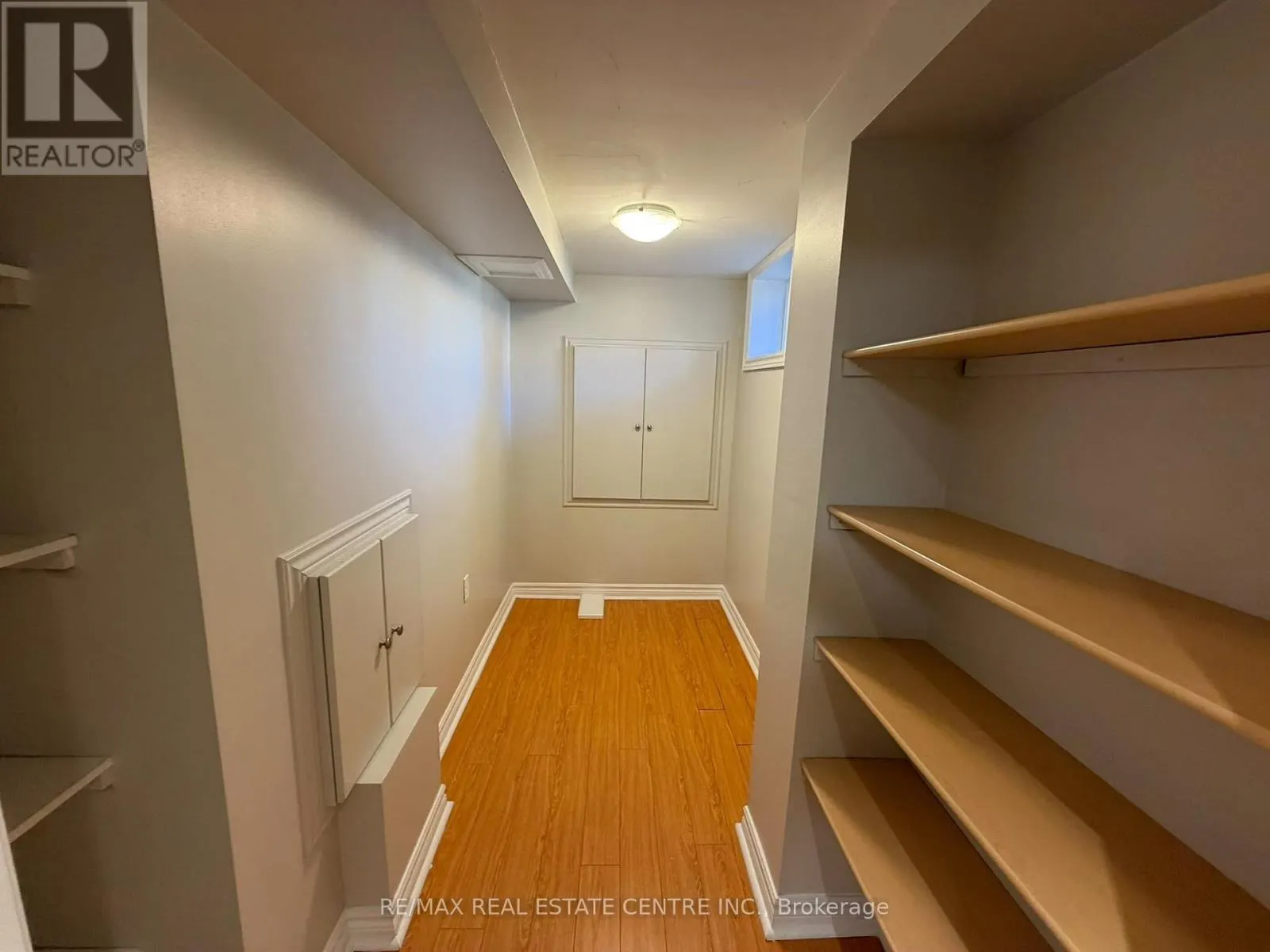 BASEMENT - 7448 VILLAGE WALK