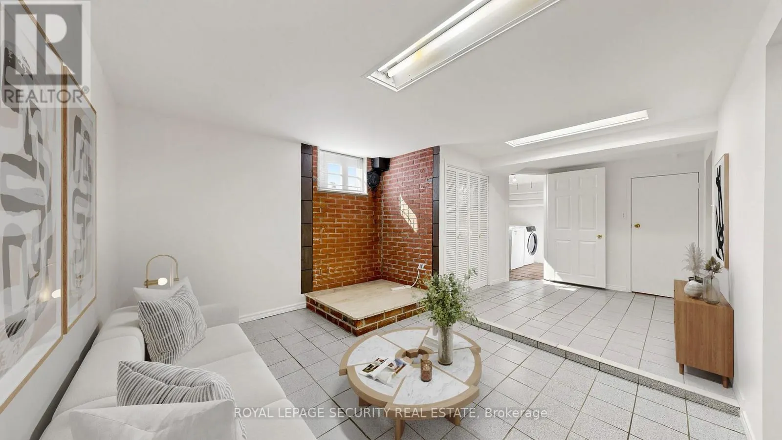 204 LOCKSLEY AVENUE