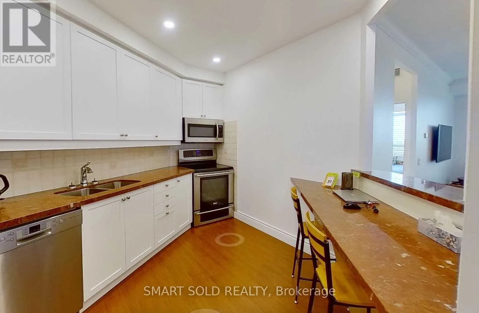 1404 - 1 BELVEDERE COURT