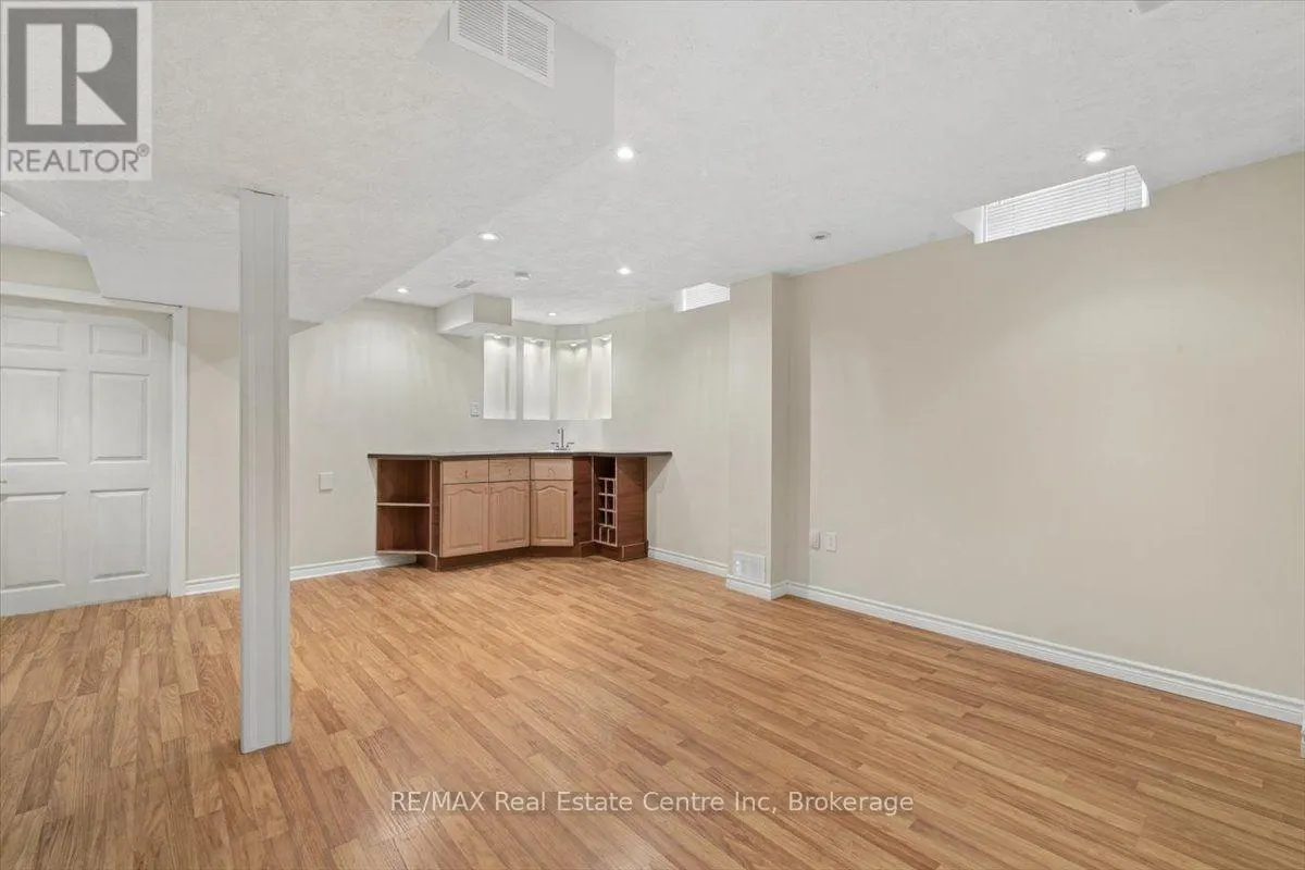 2524 LOGAN AVENUE