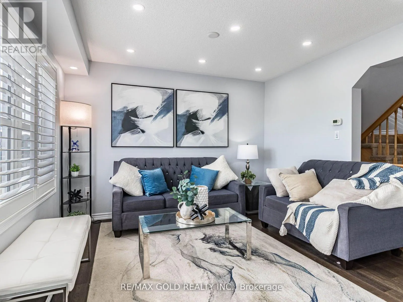 98 BANNISTER CRESCENT