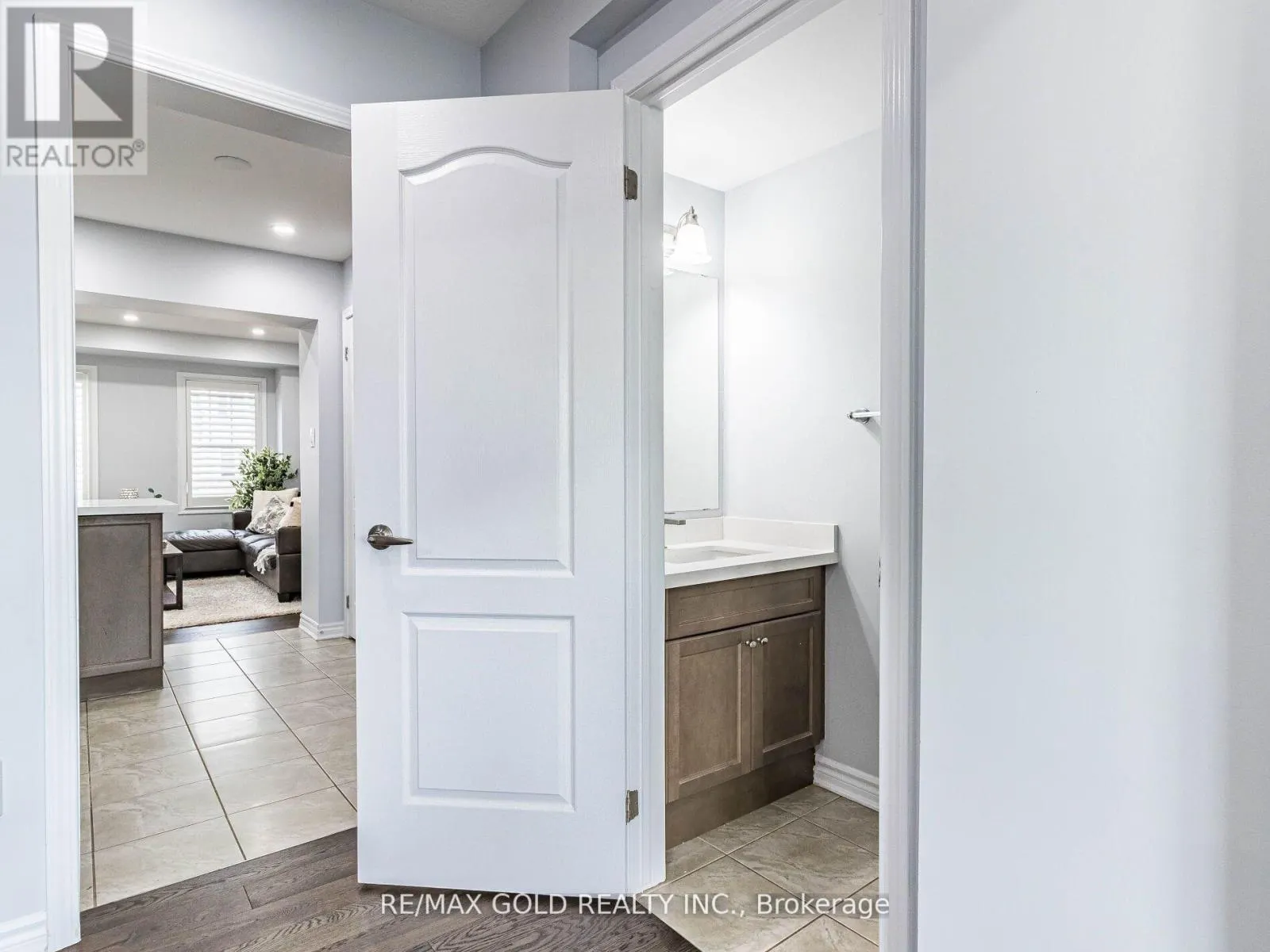 98 BANNISTER CRESCENT