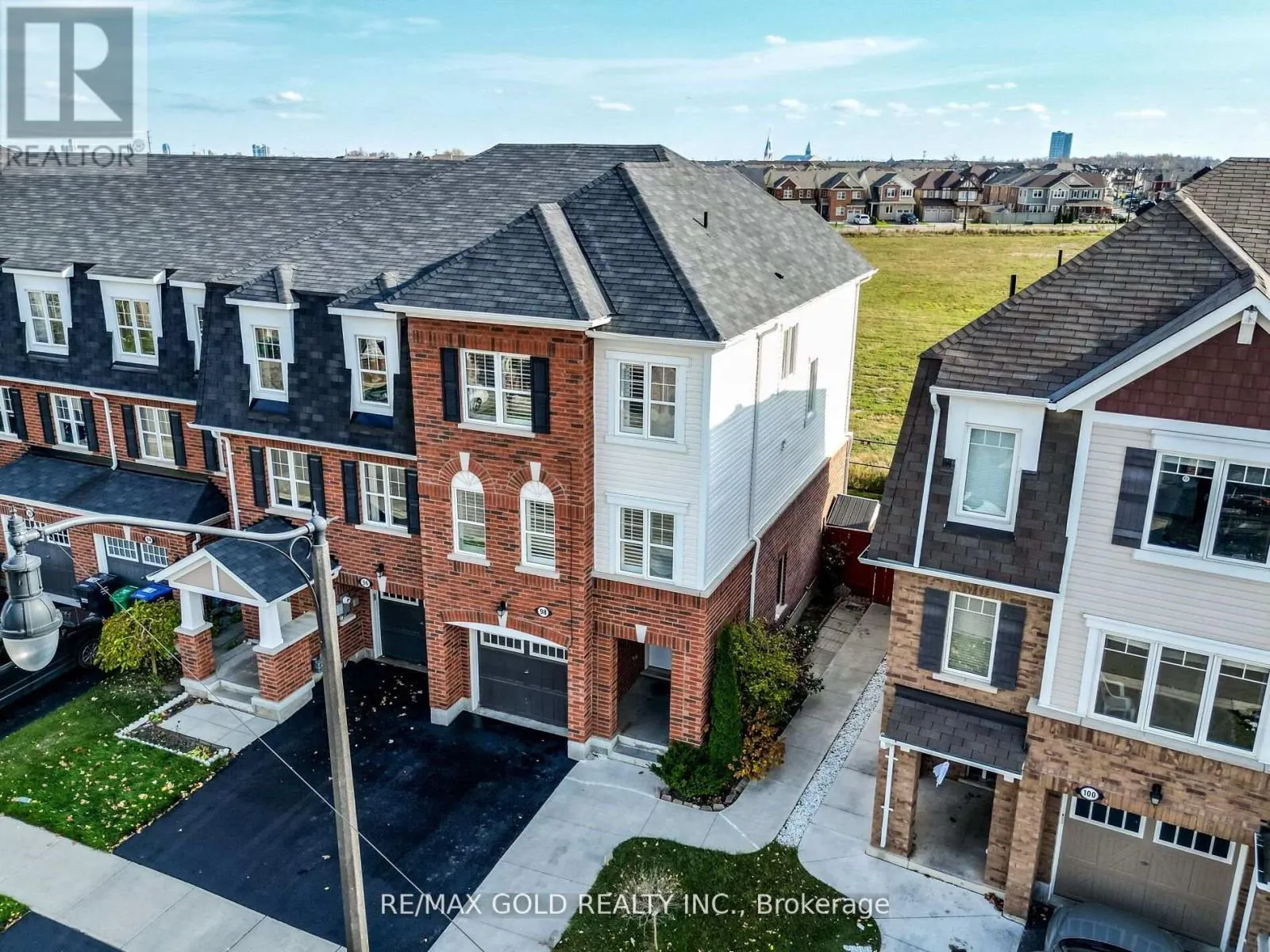 98 BANNISTER CRESCENT