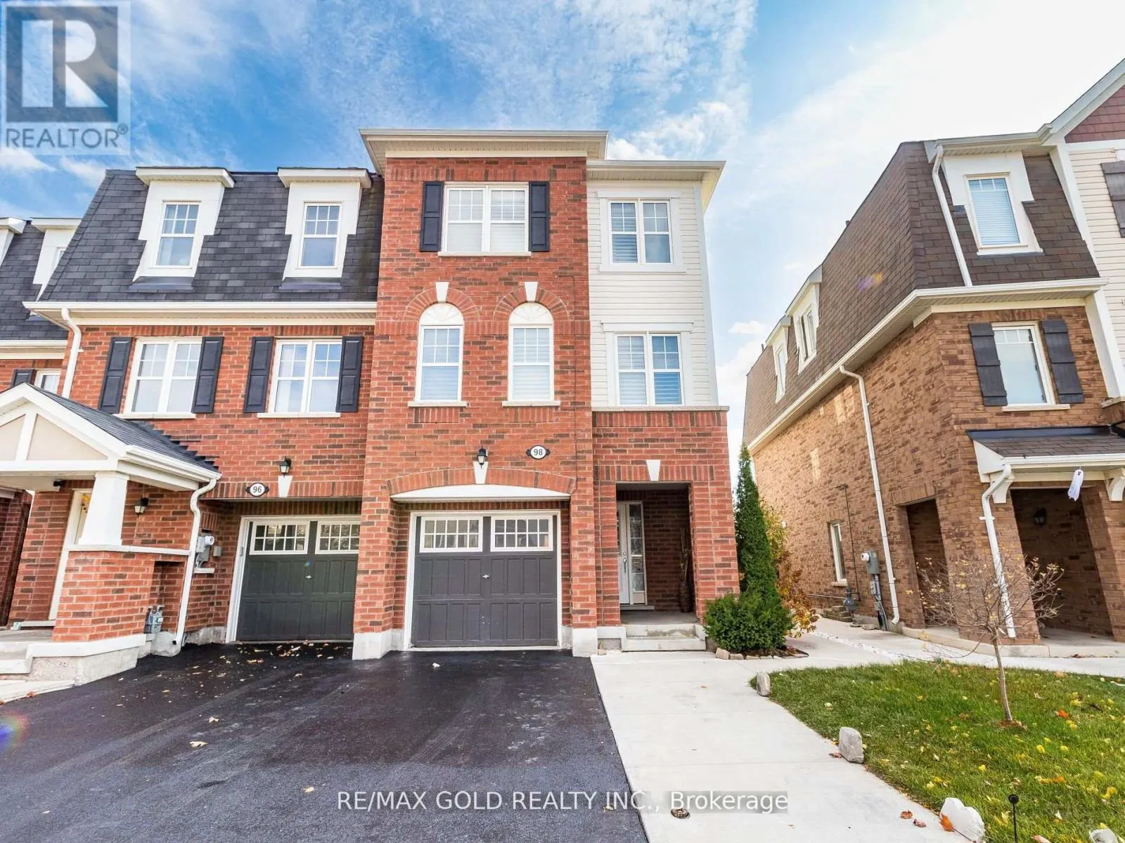 98 BANNISTER CRESCENT