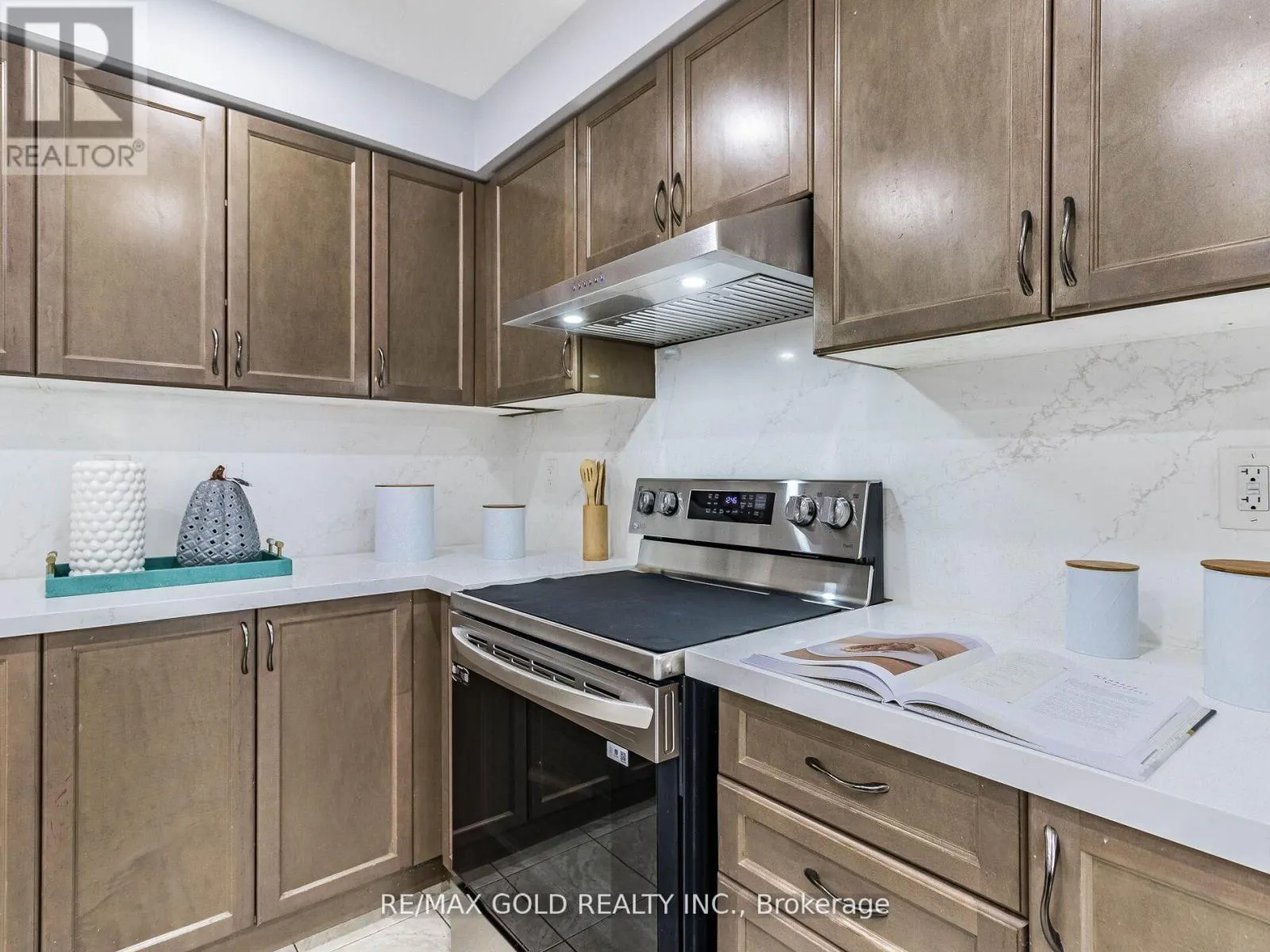98 BANNISTER CRESCENT