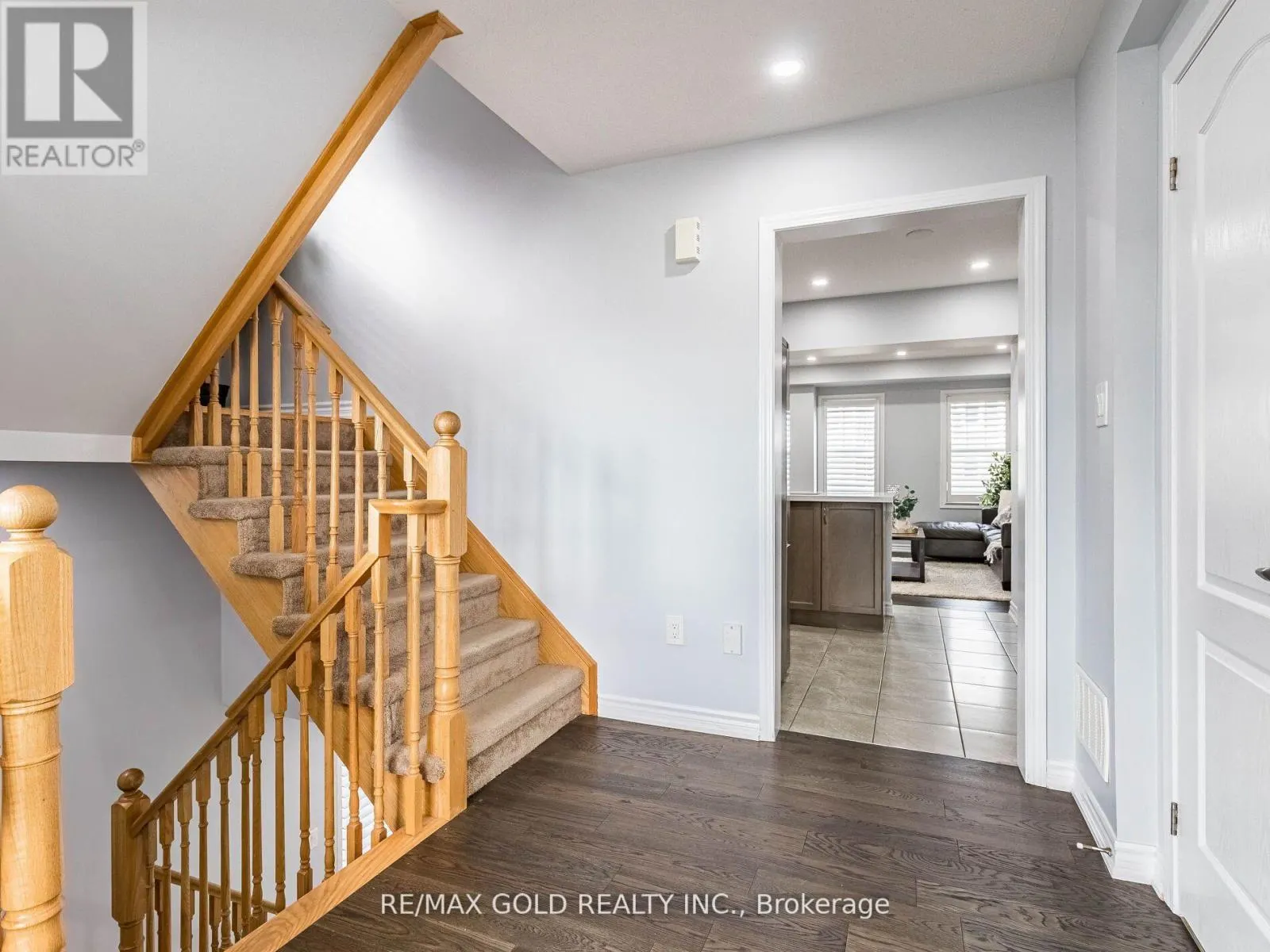 98 BANNISTER CRESCENT