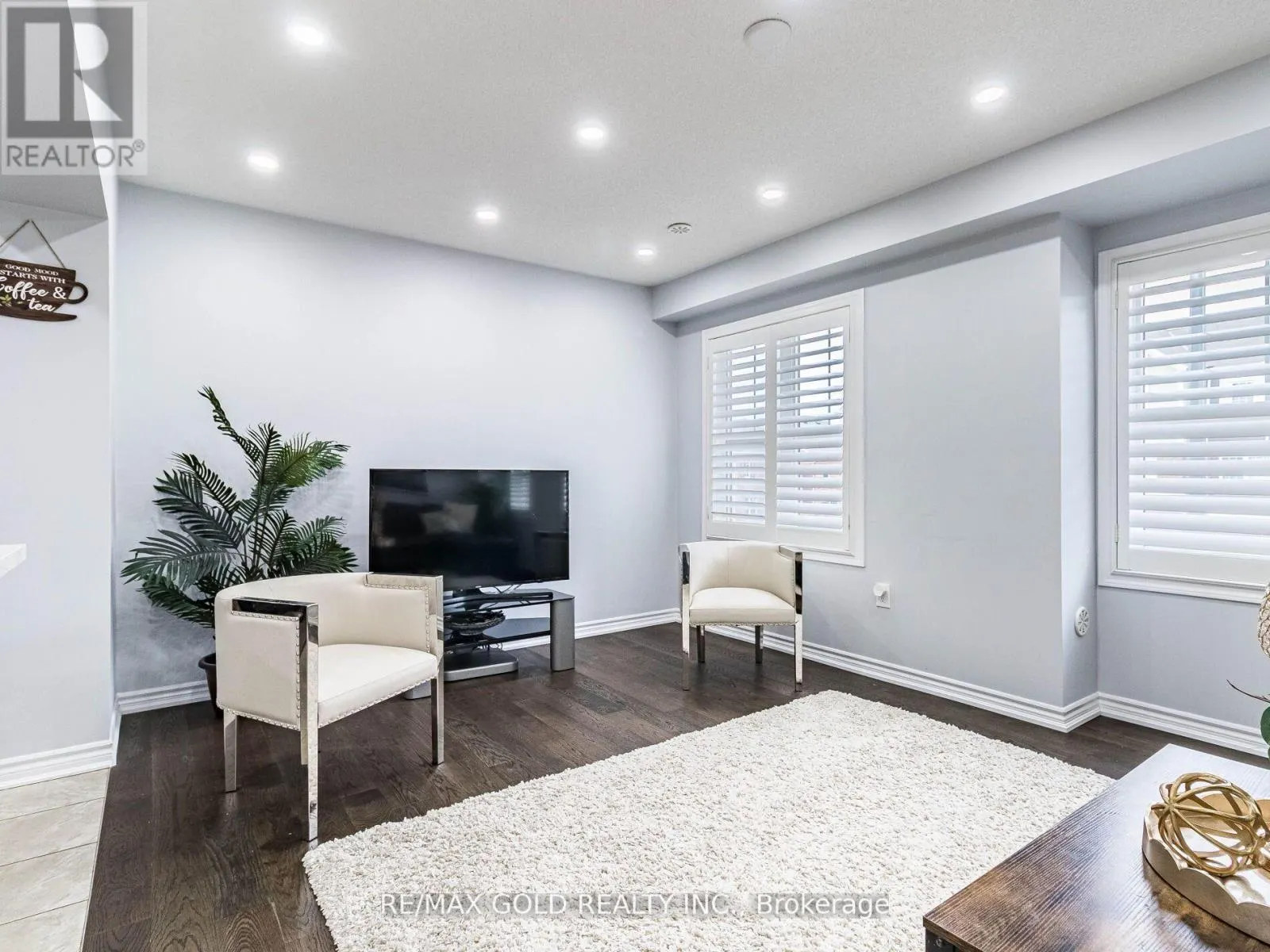 98 BANNISTER CRESCENT