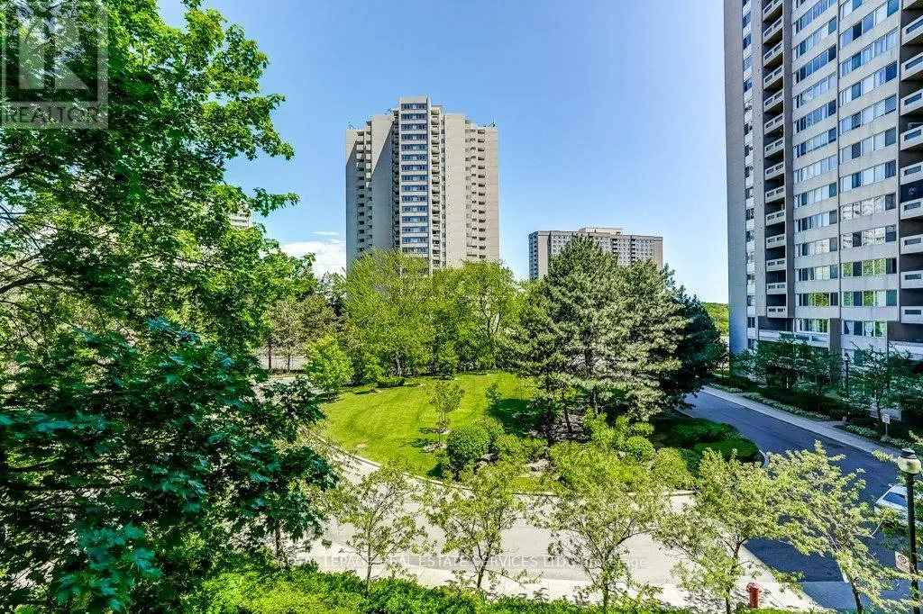 402 - 3590 KANEFF CRESCENT