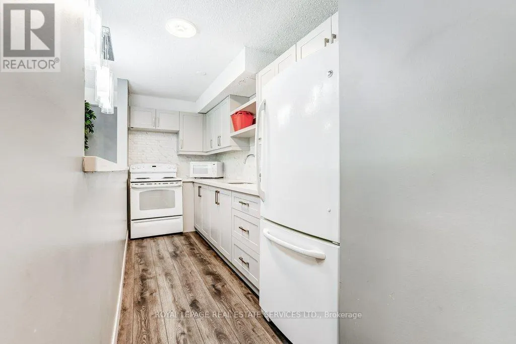 402 - 3590 KANEFF CRESCENT