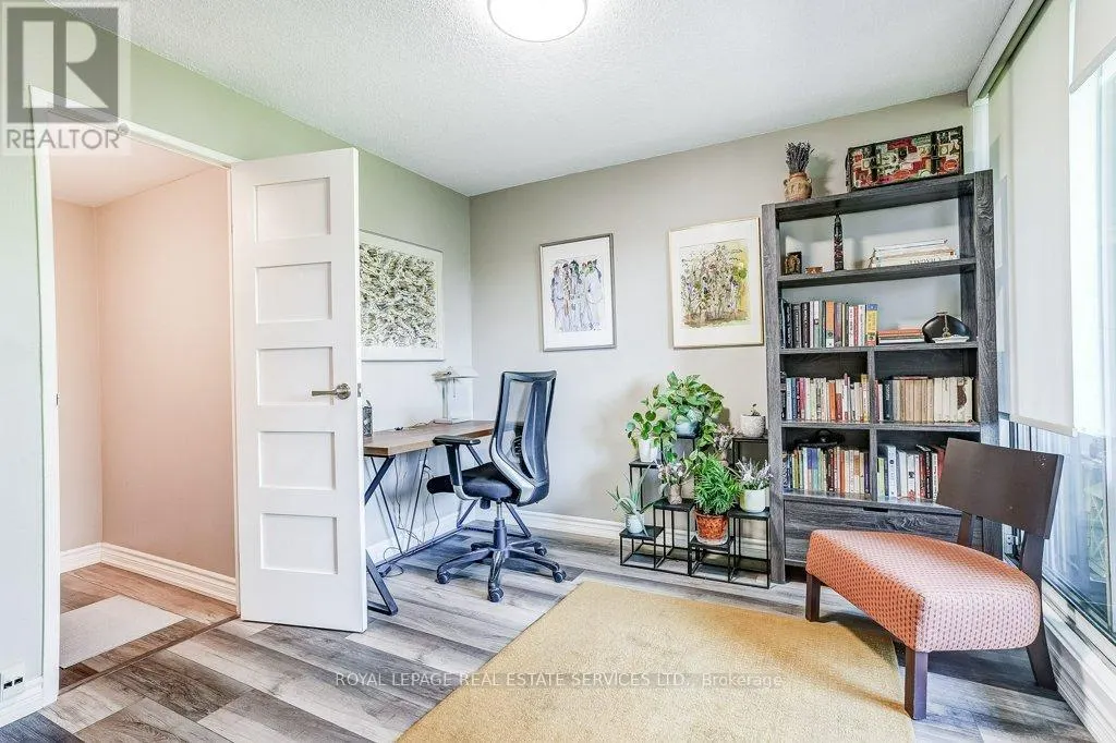 402 - 3590 KANEFF CRESCENT
