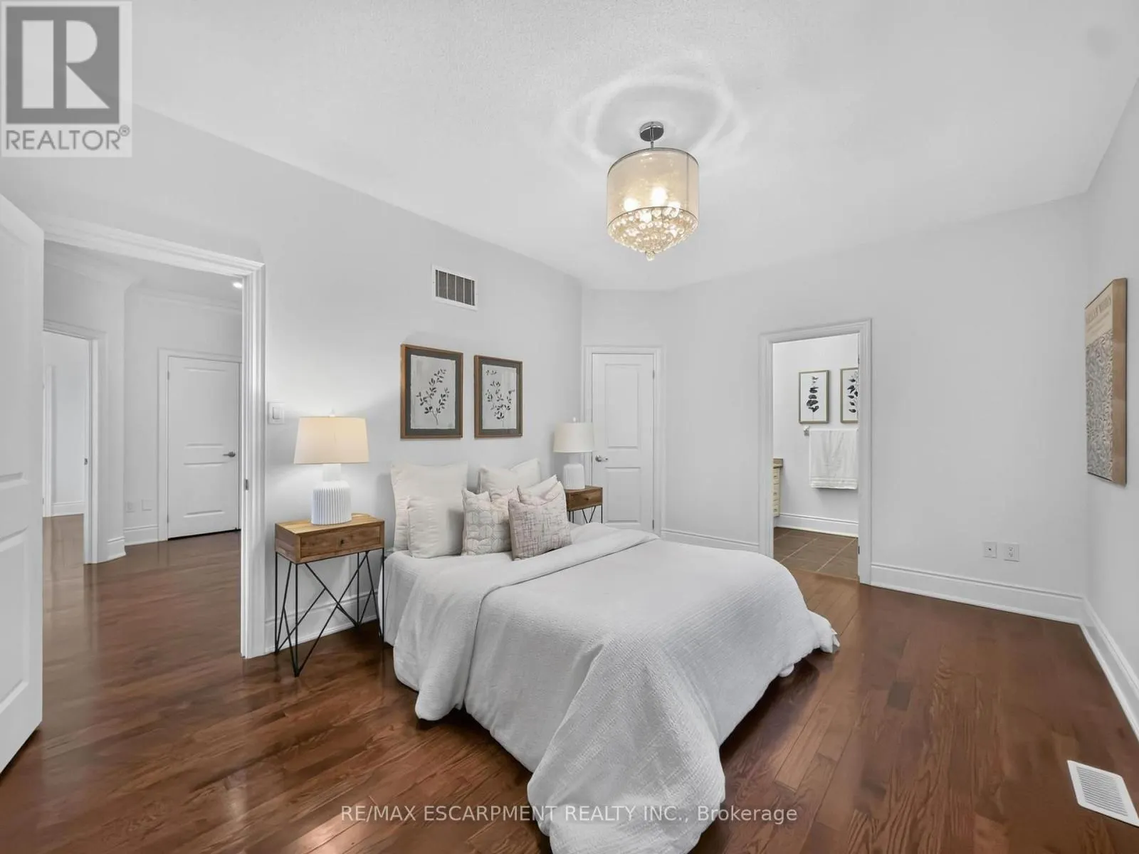 2121 BLACKFOREST CRESCENT