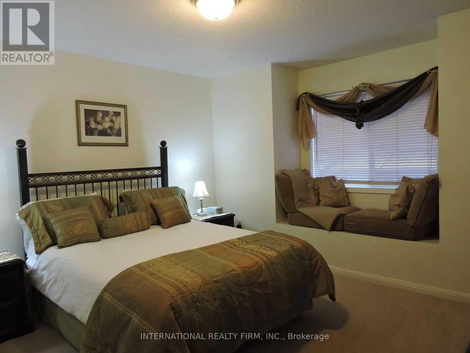 2453 BAINTREE CRESCENT