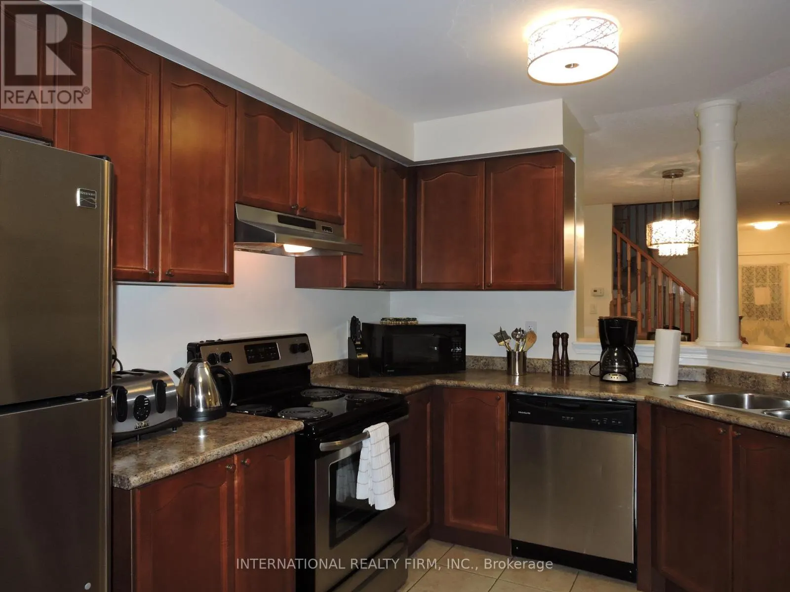 2453 BAINTREE CRESCENT