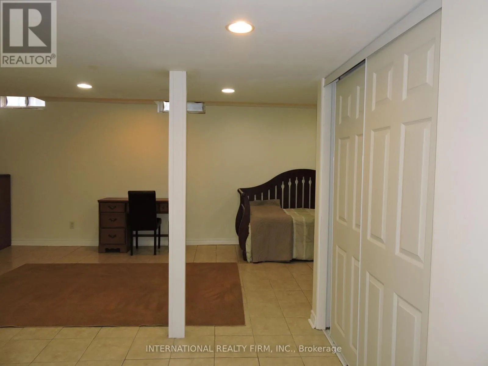 2453 BAINTREE CRESCENT