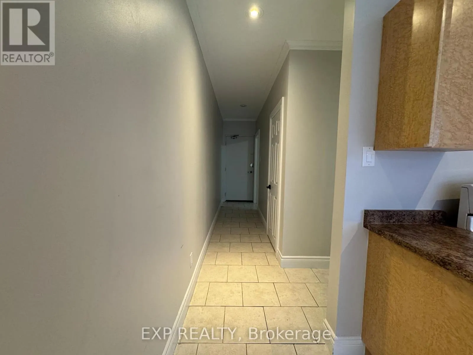 203 - 258 LAKESHORE ROAD E