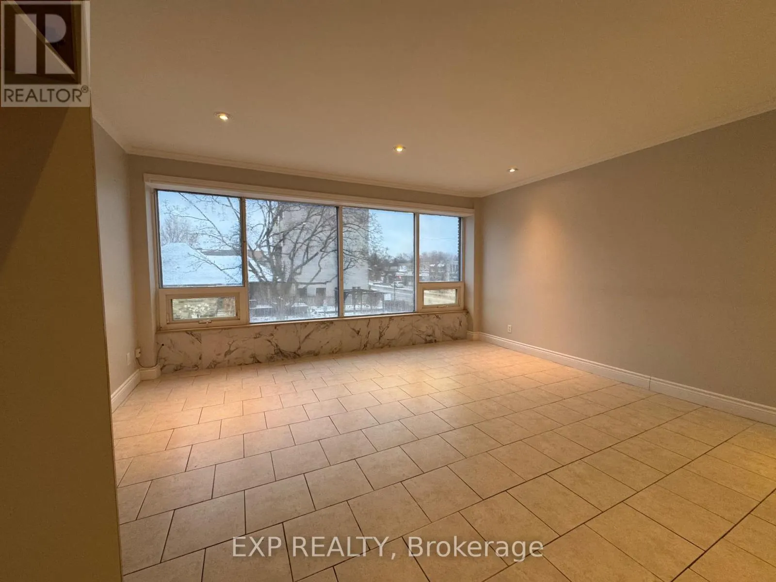 203 - 258 LAKESHORE ROAD E