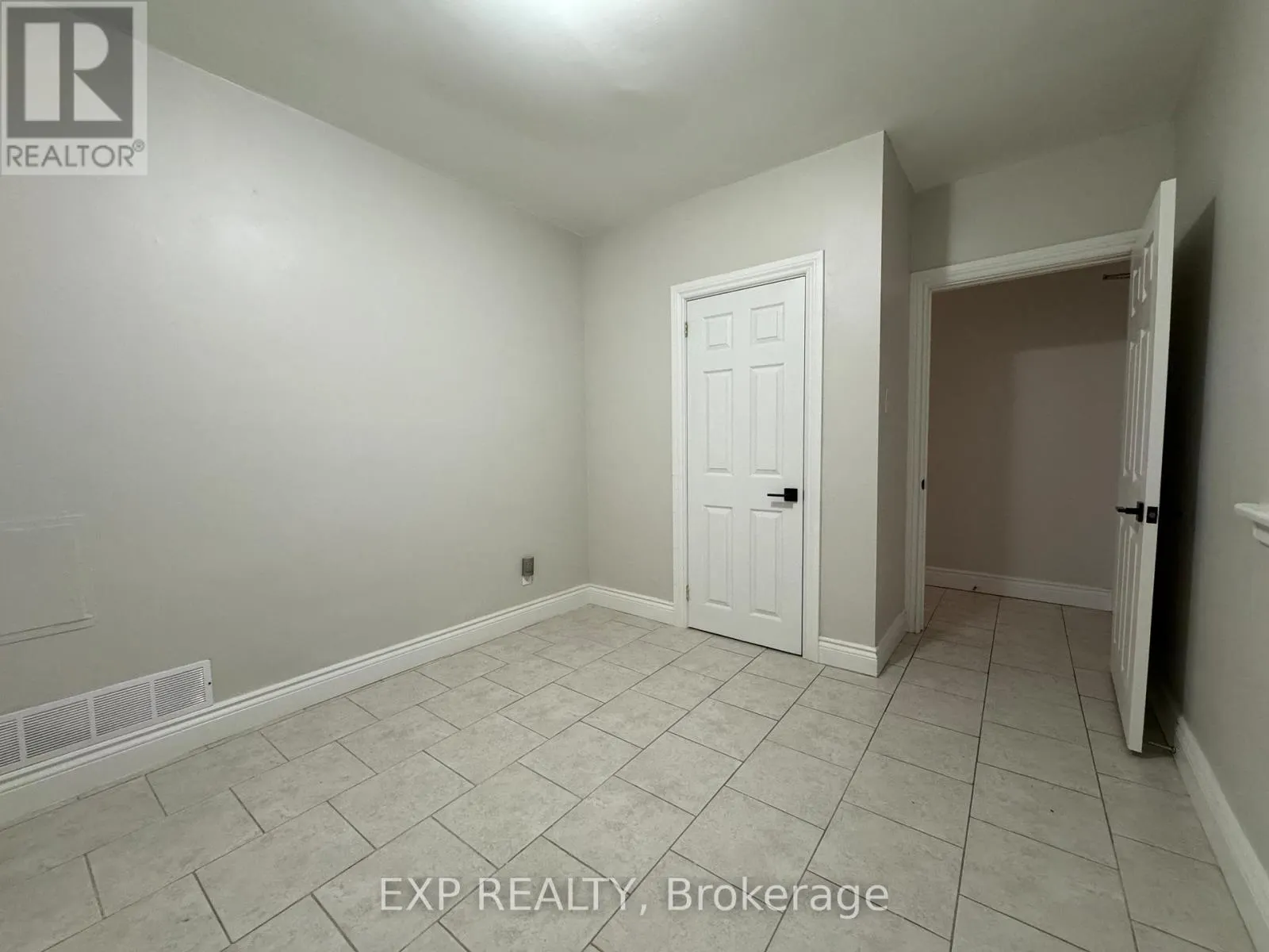 203 - 258 LAKESHORE ROAD E