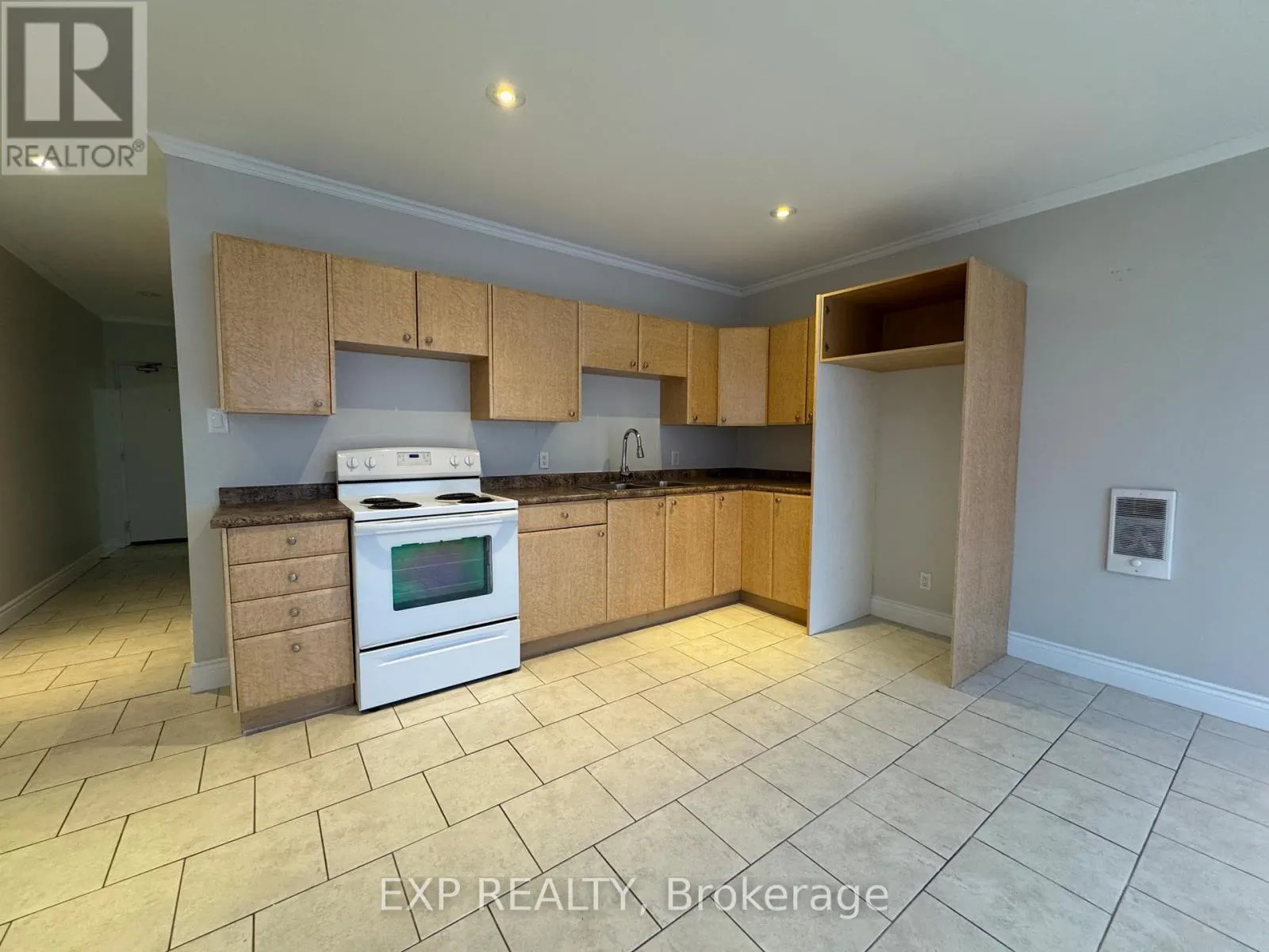 203 - 258 LAKESHORE ROAD E