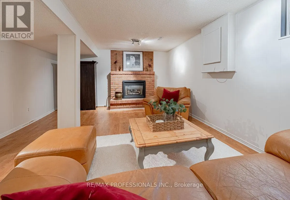 176 - 1951 RATHBURN ROAD E