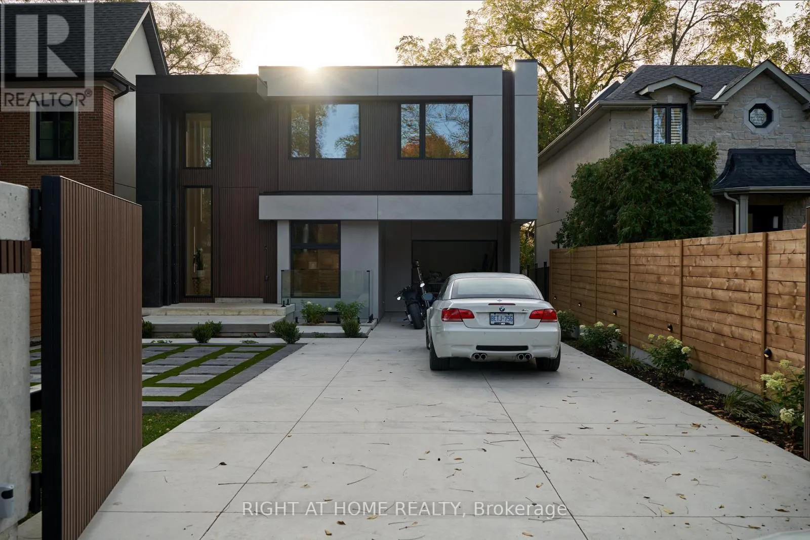 4675 DUNDAS STREET W