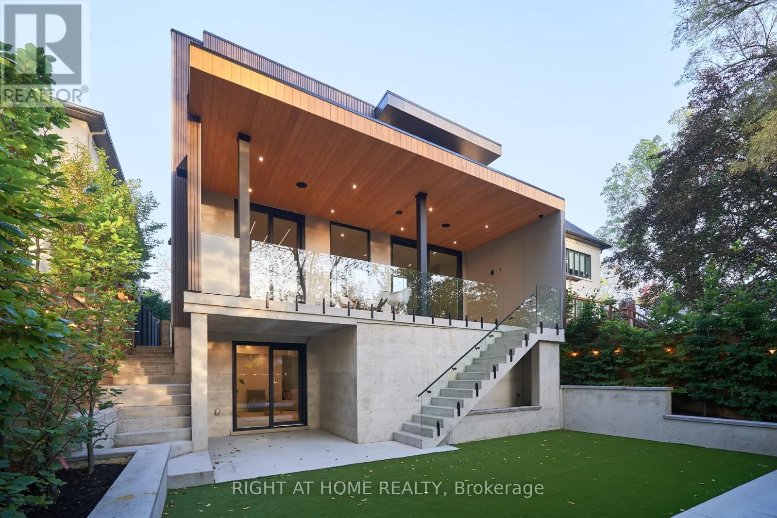 4675 DUNDAS STREET W