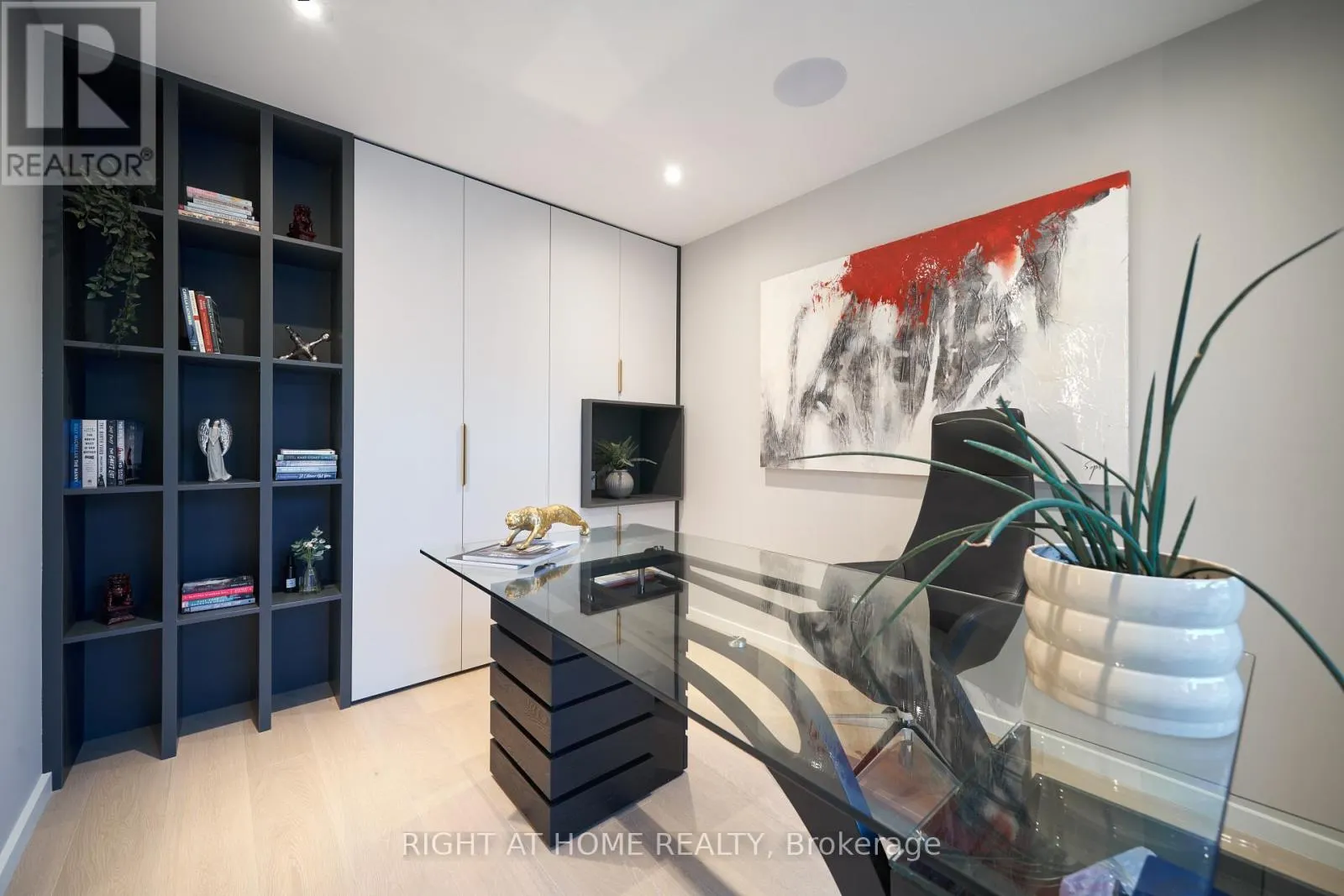 4675 DUNDAS STREET W