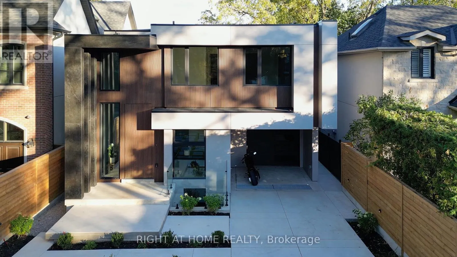 4675 DUNDAS STREET W