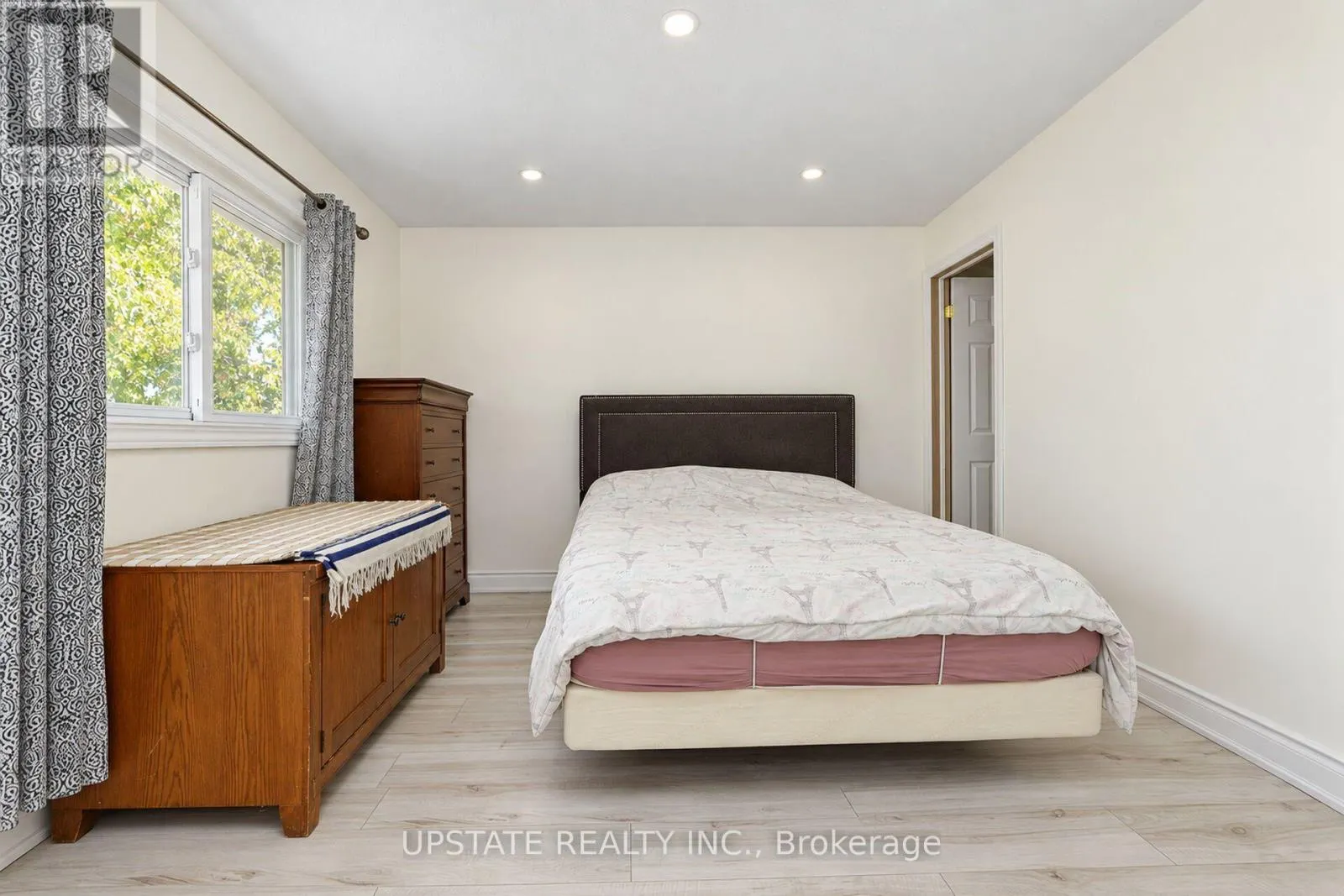 28 BRAEMORE ROAD