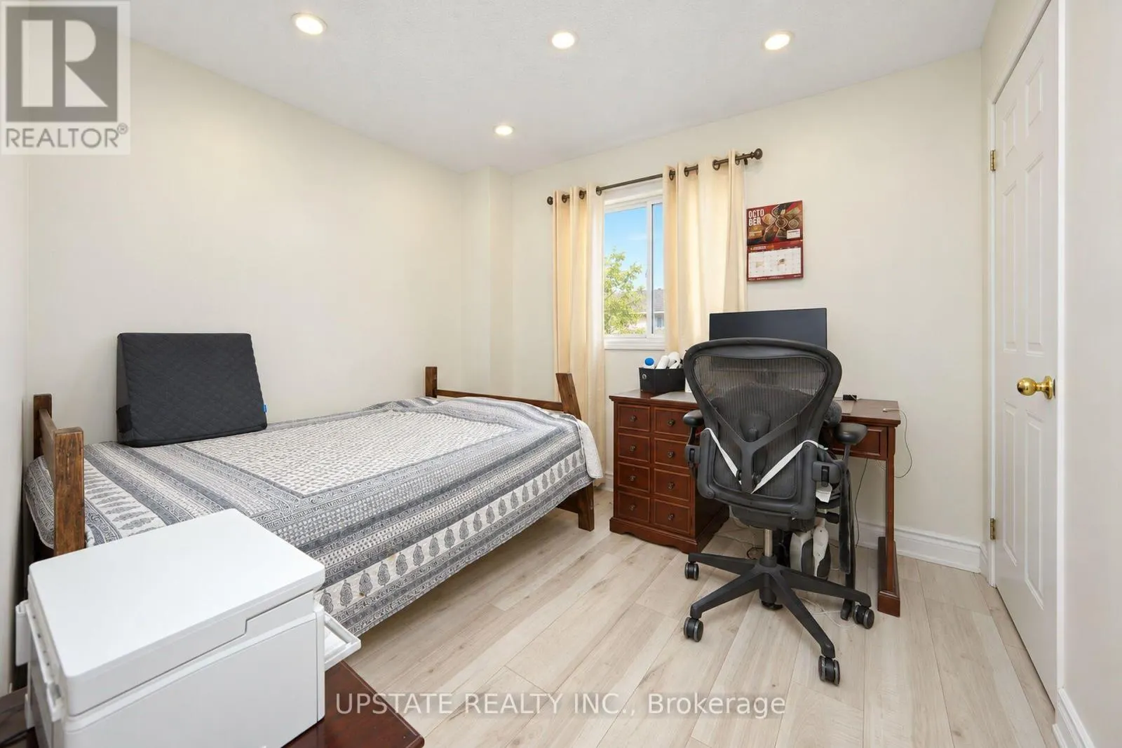 28 BRAEMORE ROAD