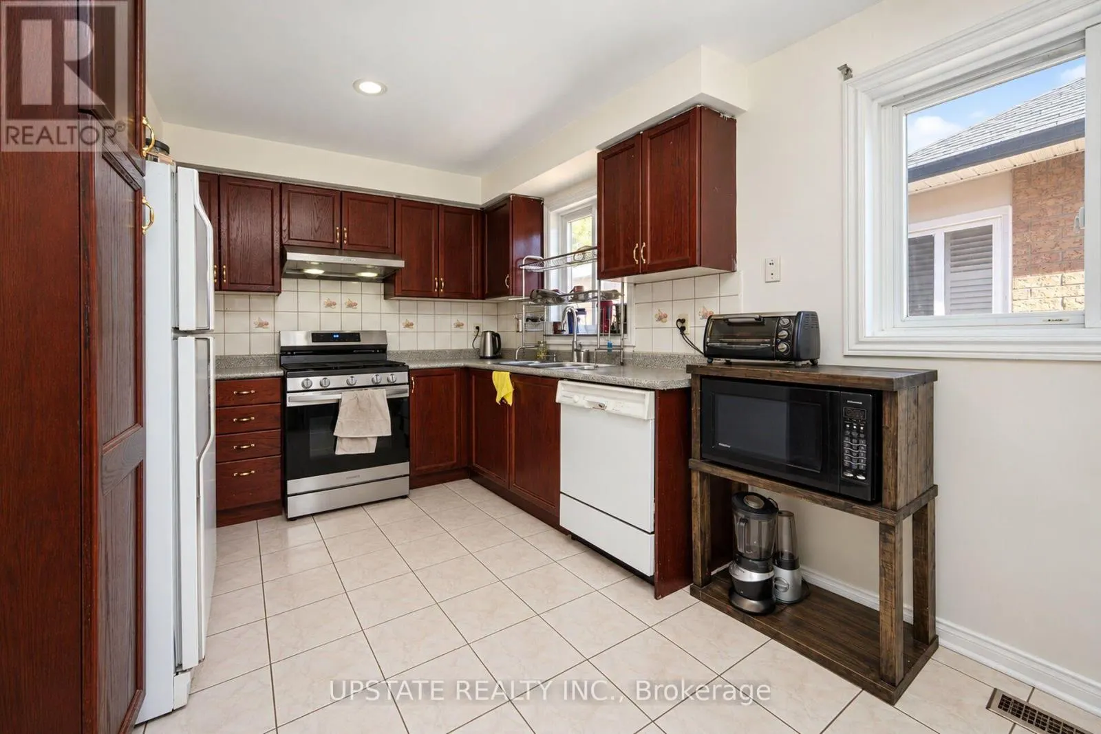 28 BRAEMORE ROAD