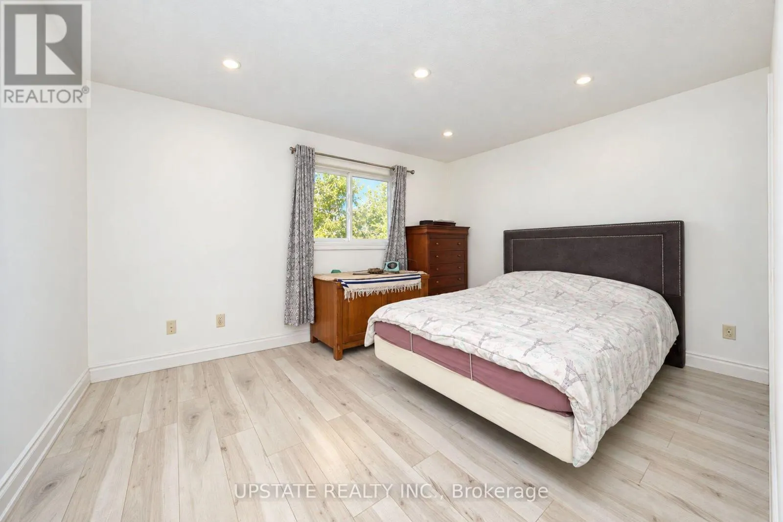 28 BRAEMORE ROAD